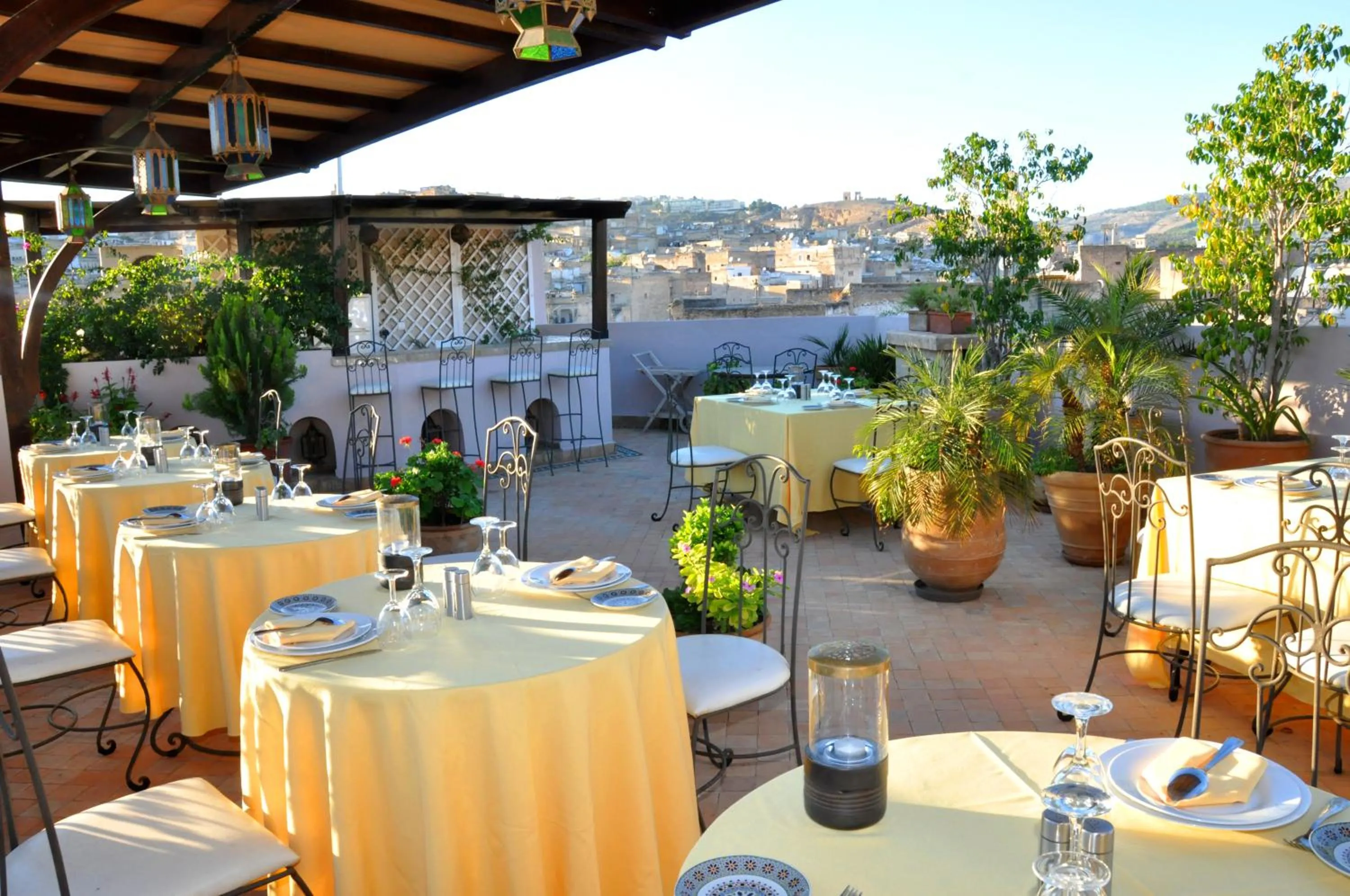 Restaurant/places to eat in Riad Andalib