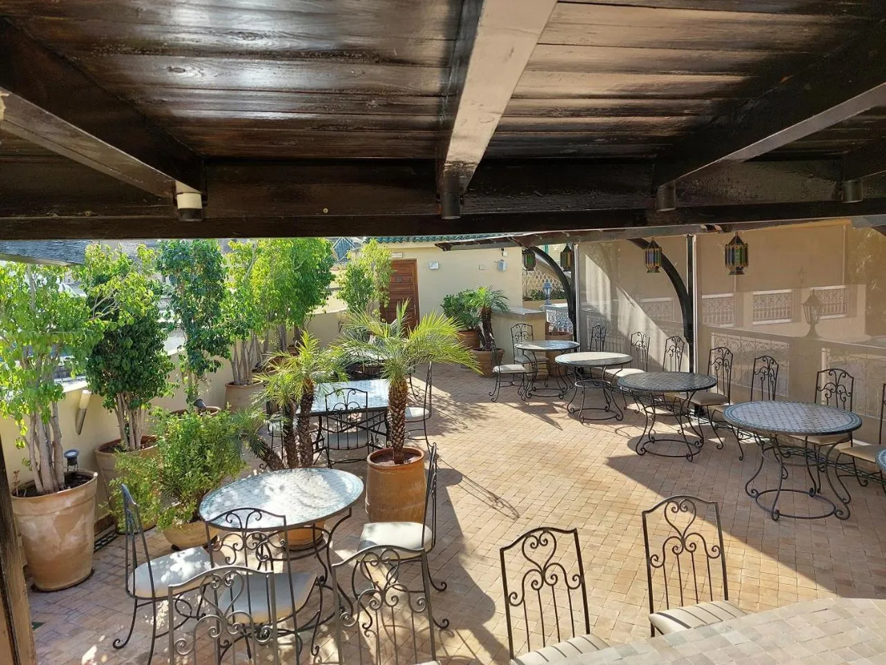 Restaurant/places to eat in Riad Andalib