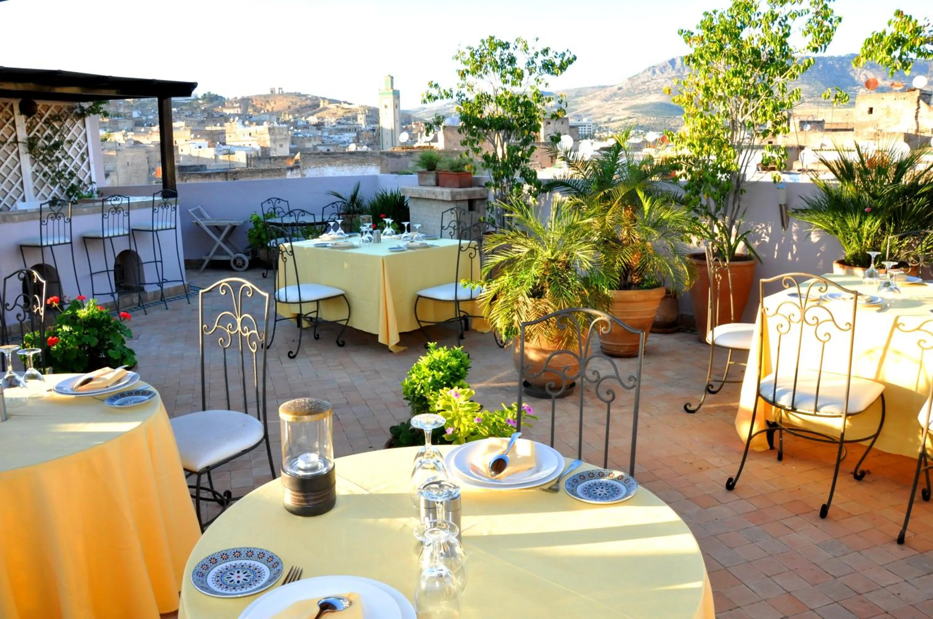 Restaurant/places to eat in Riad Andalib