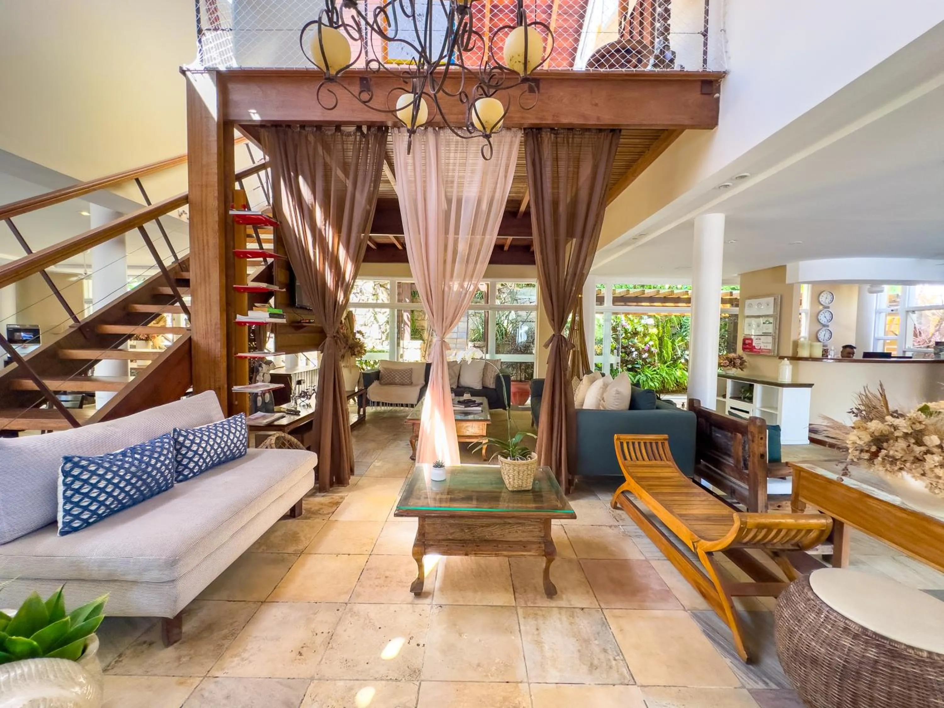 Communal lounge/ TV room in Bahiamarela Boutique Hotel & SPA