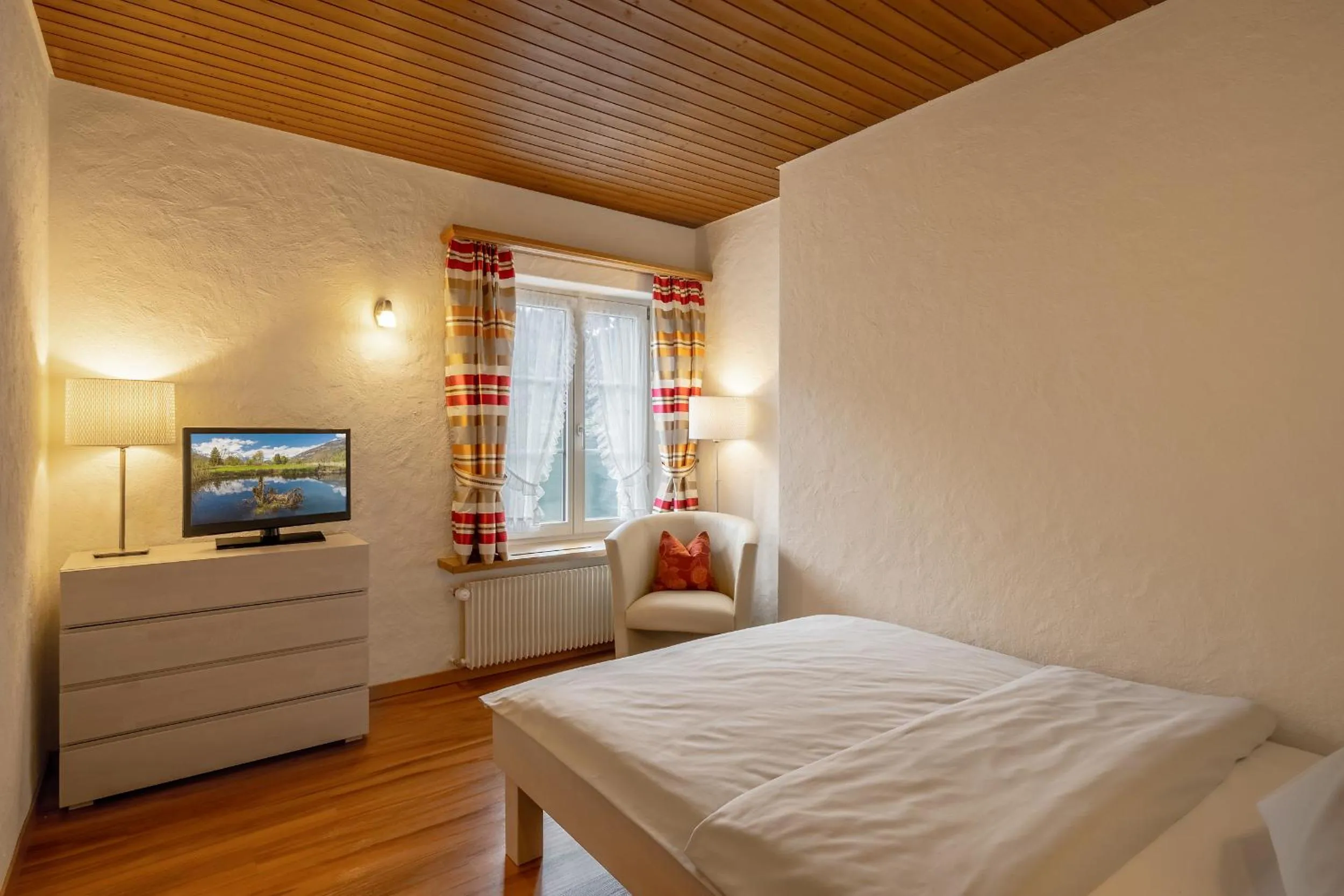 Photo of the whole room, Bed in Neuhaus Golf- & Strandhotel