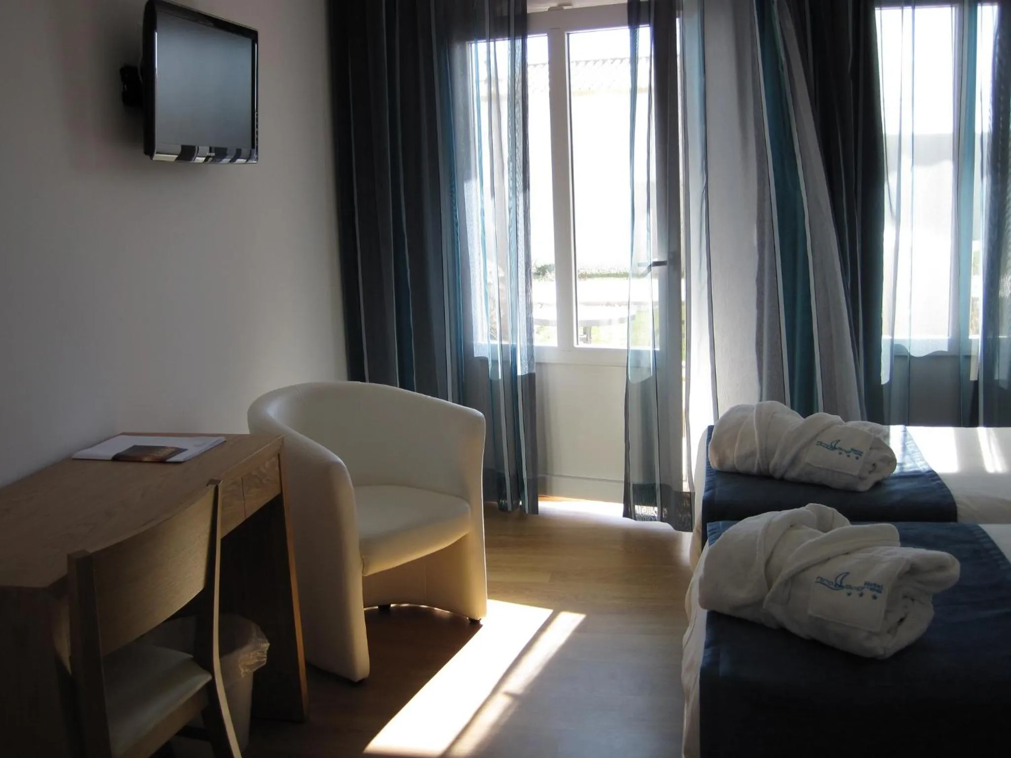 Seating area, Bed in Hotel Mira Sagres