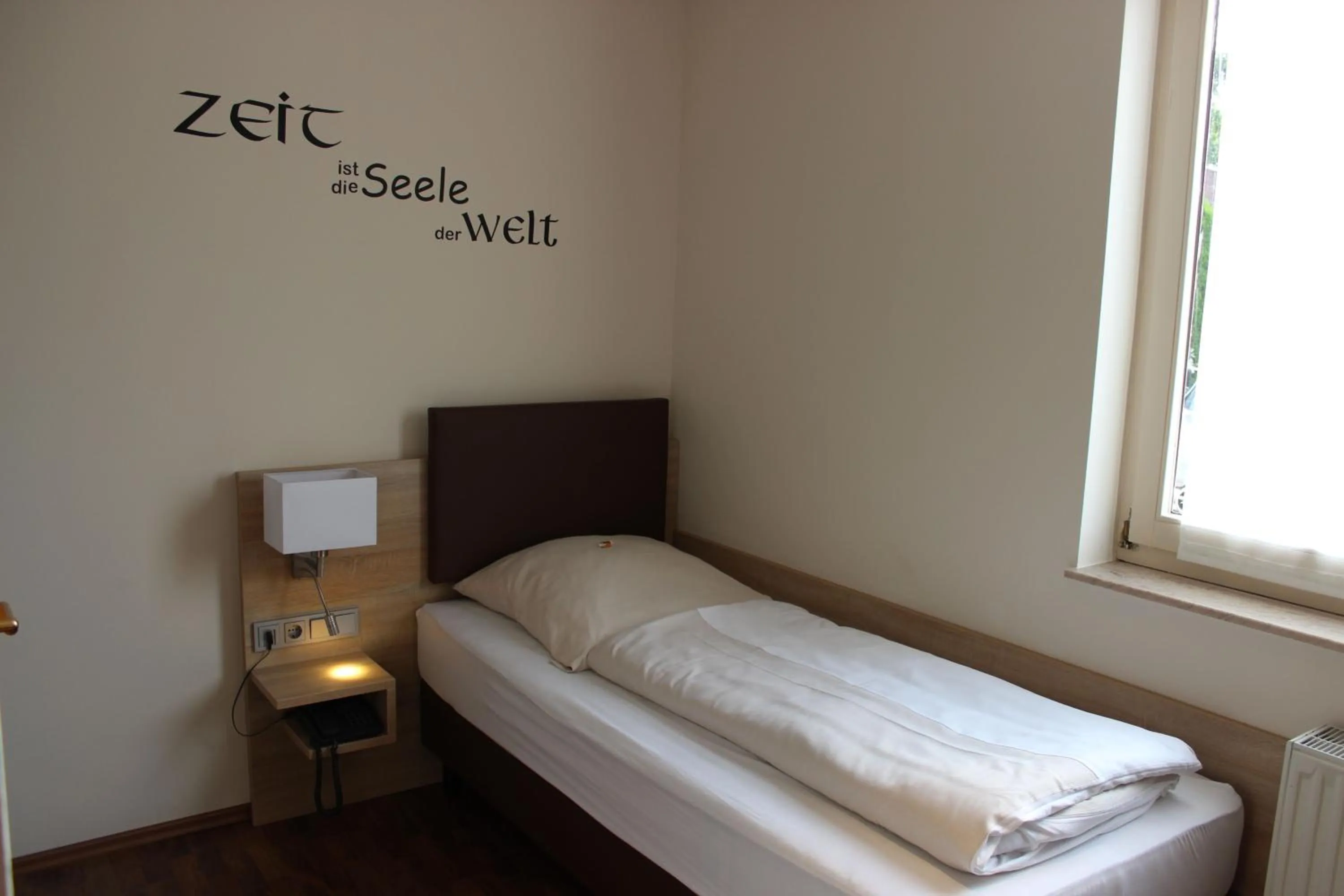 Bed in Hotel Dreimädelhaus