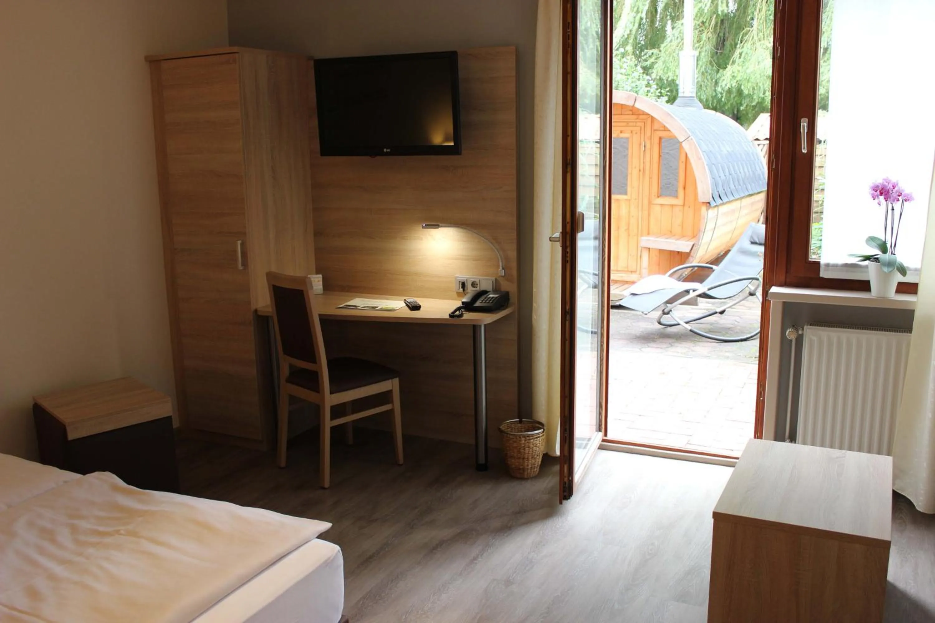 Bed in Hotel Dreimädelhaus