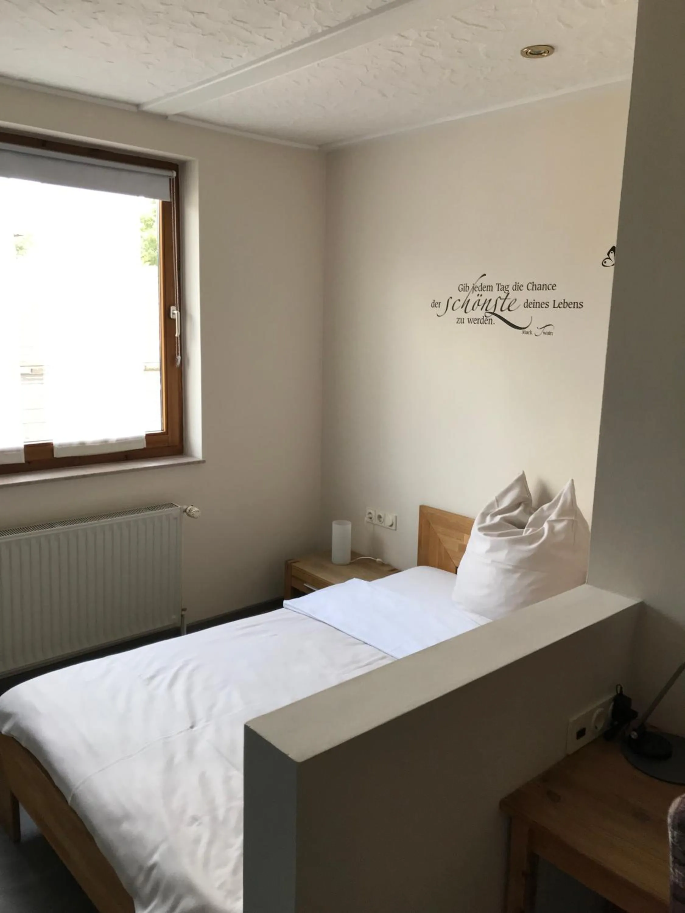 Bed in Hotel Dreimädelhaus