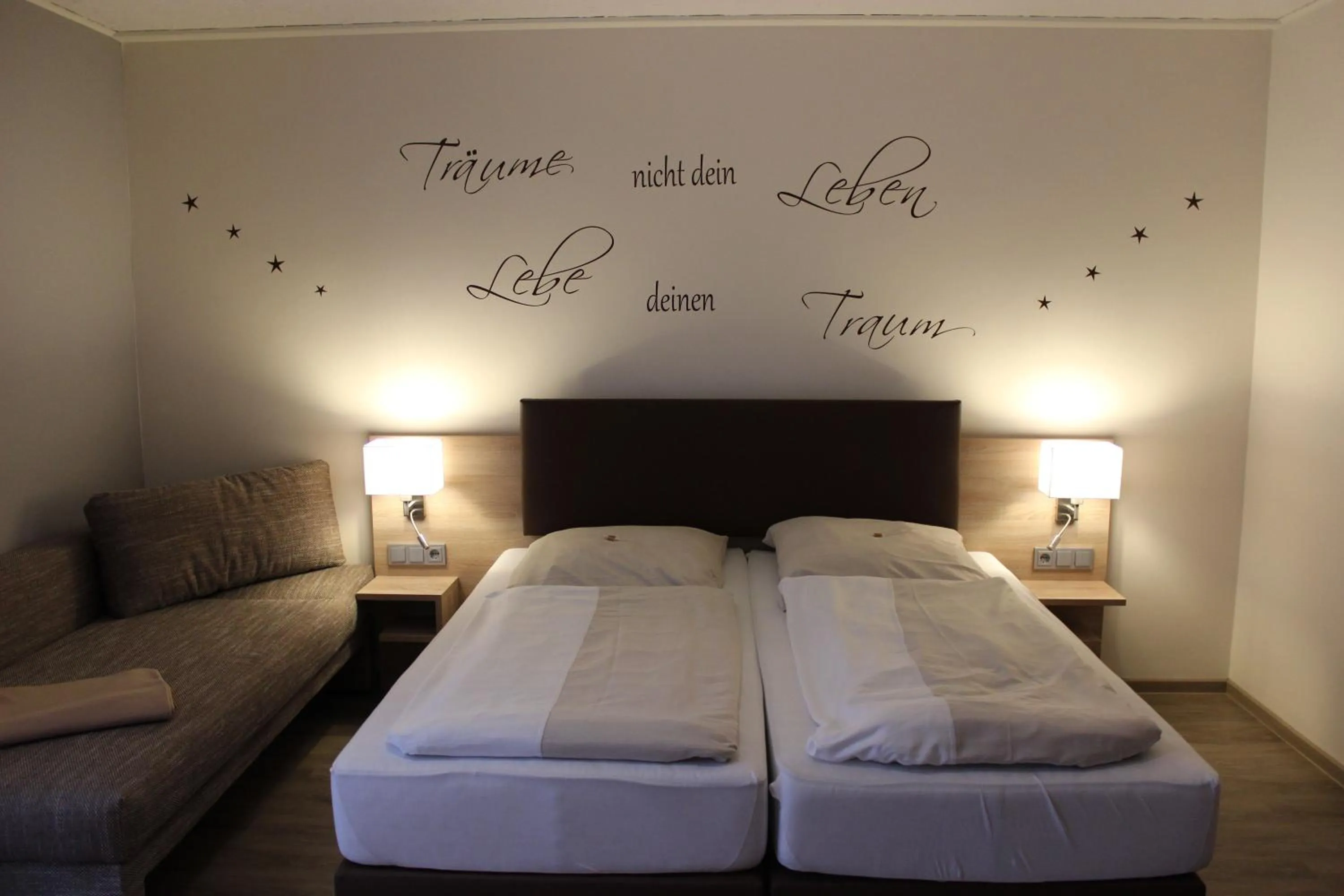 Bed in Hotel Dreimädelhaus