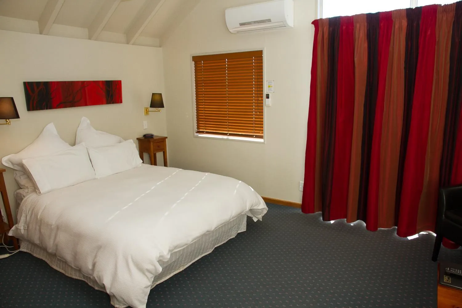 Bed in Stronechrubie Accommodation and Restaurant