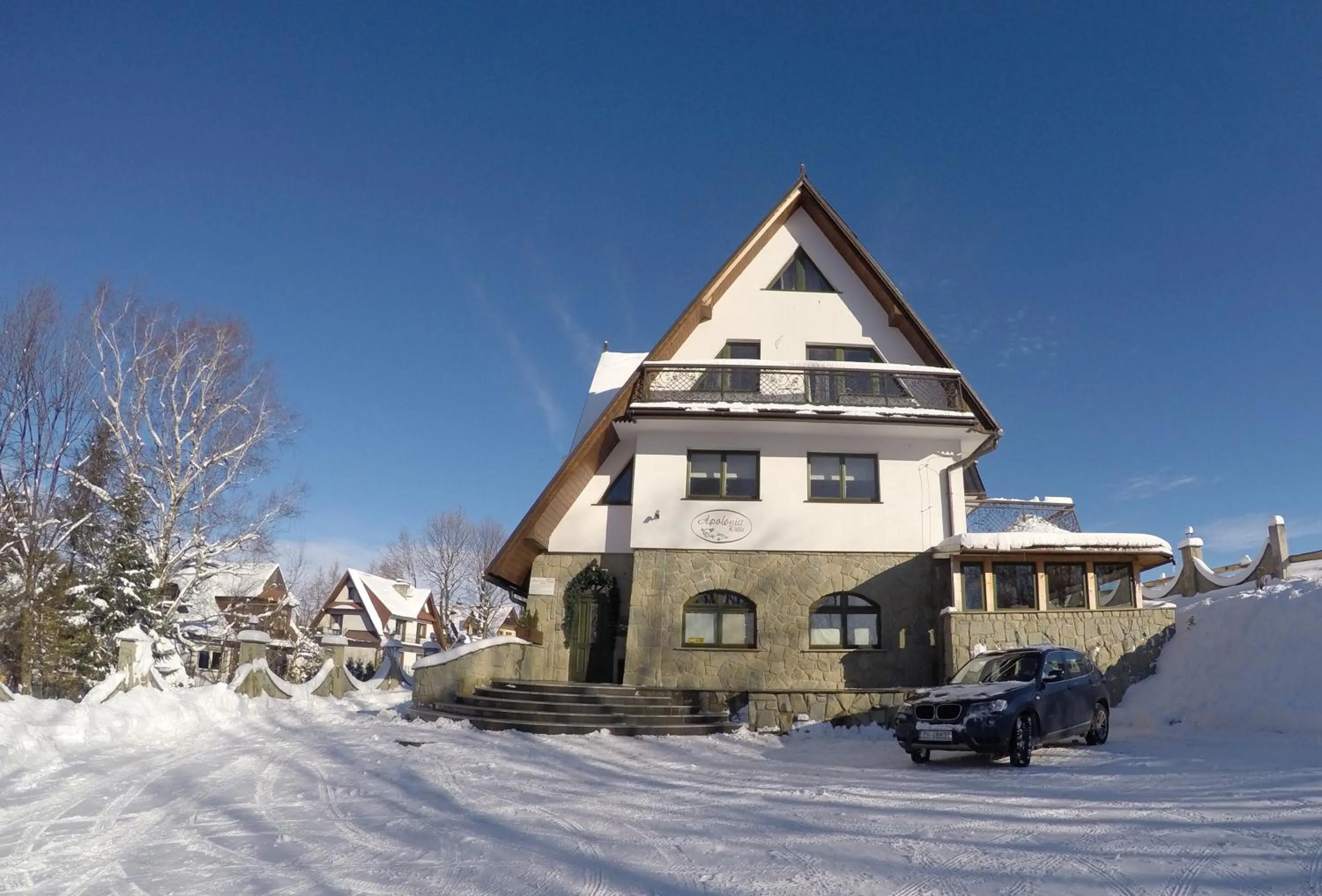 Winter in Apolonia Willa