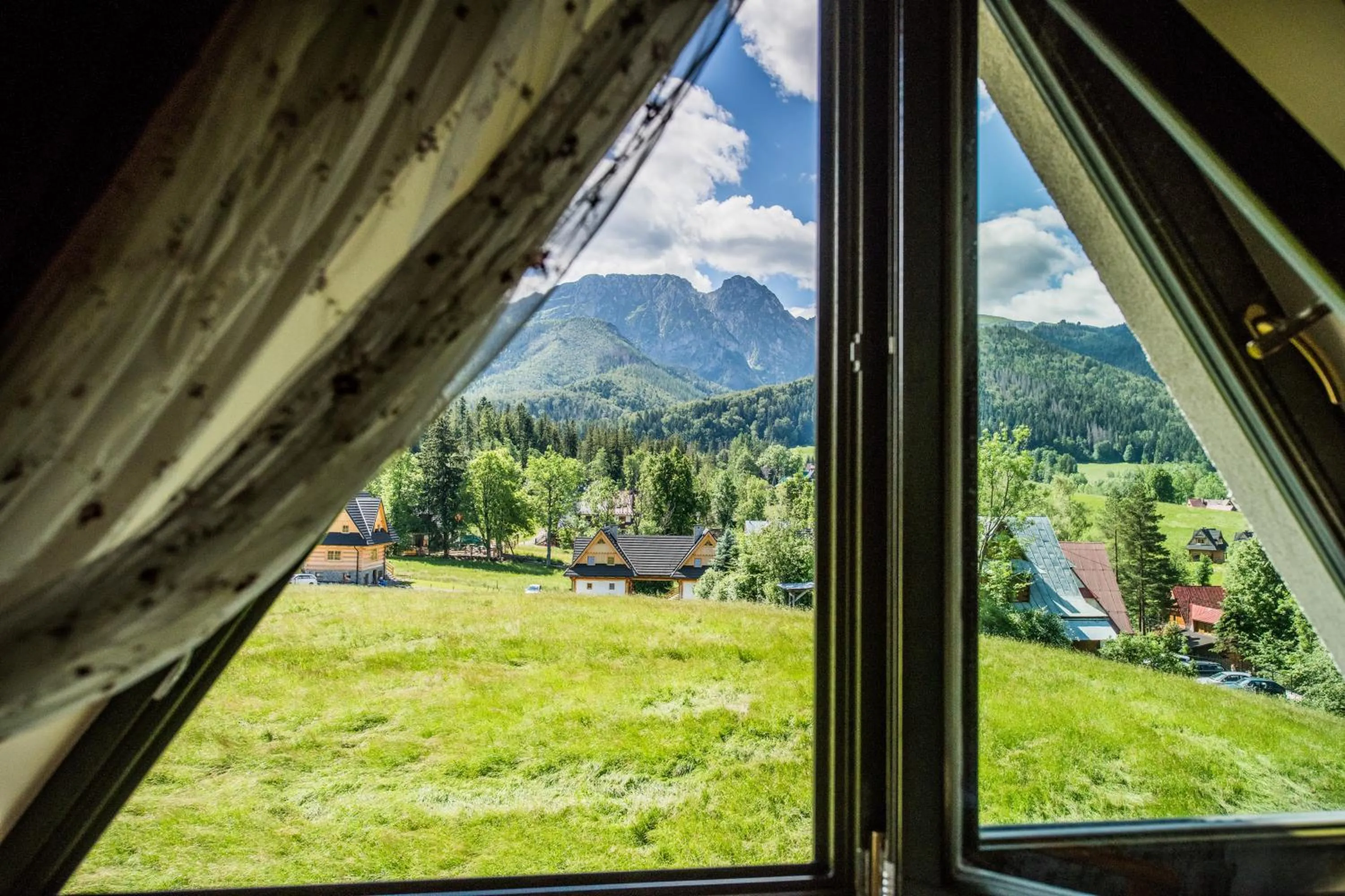 Mountain view in Apolonia Willa