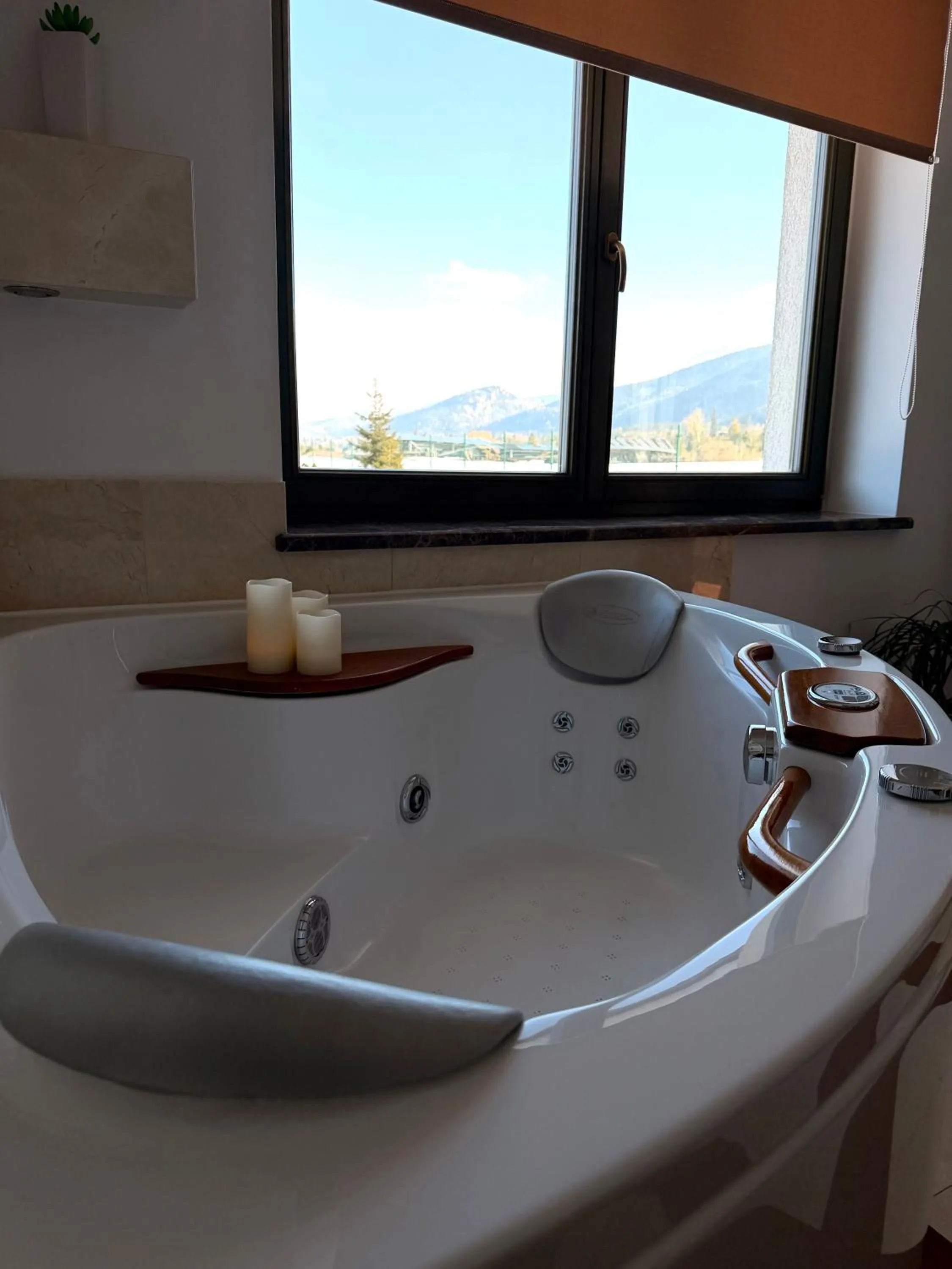 Hot Tub in Apolonia Willa