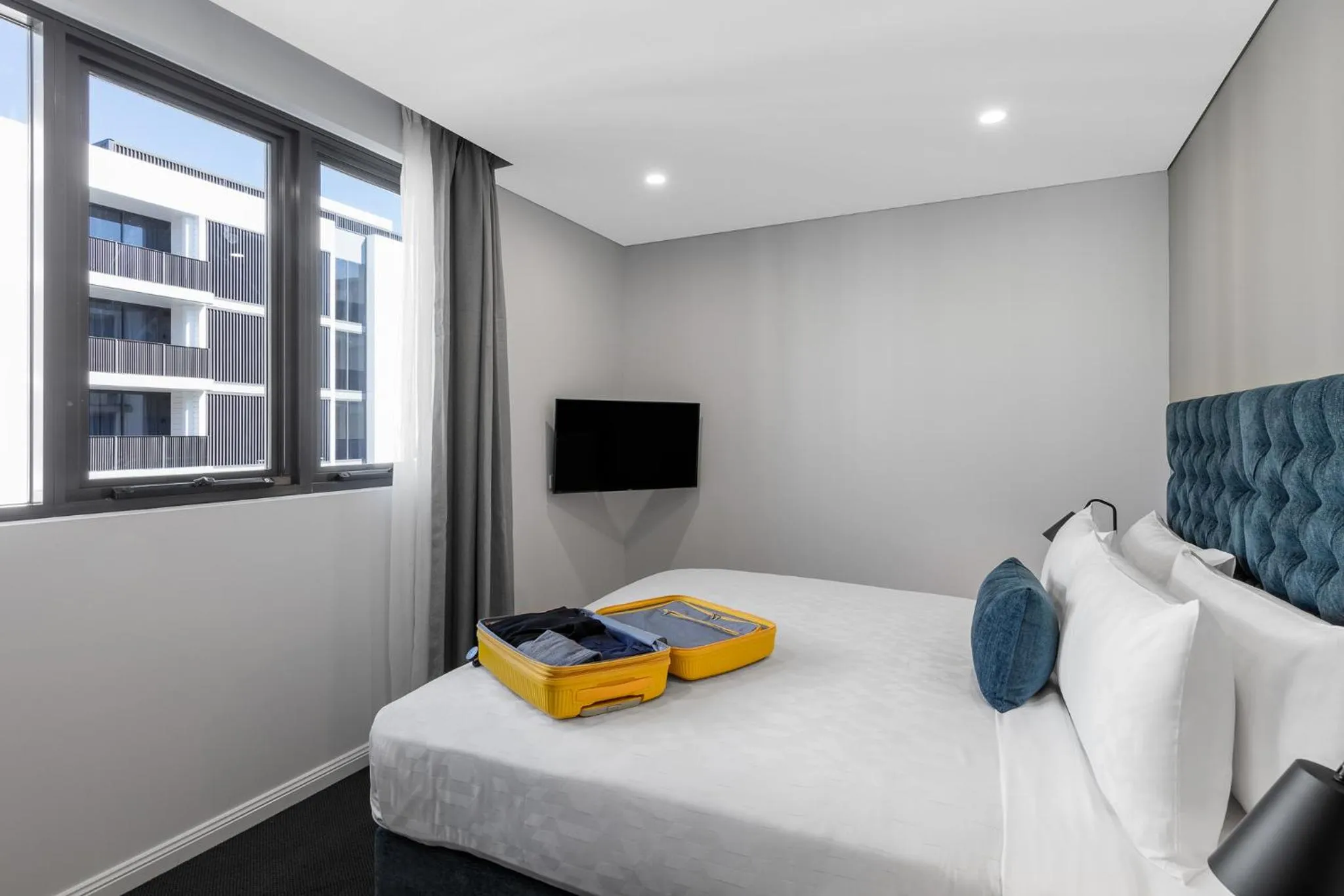 Bed in Meriton Suites Coward Street, Mascot