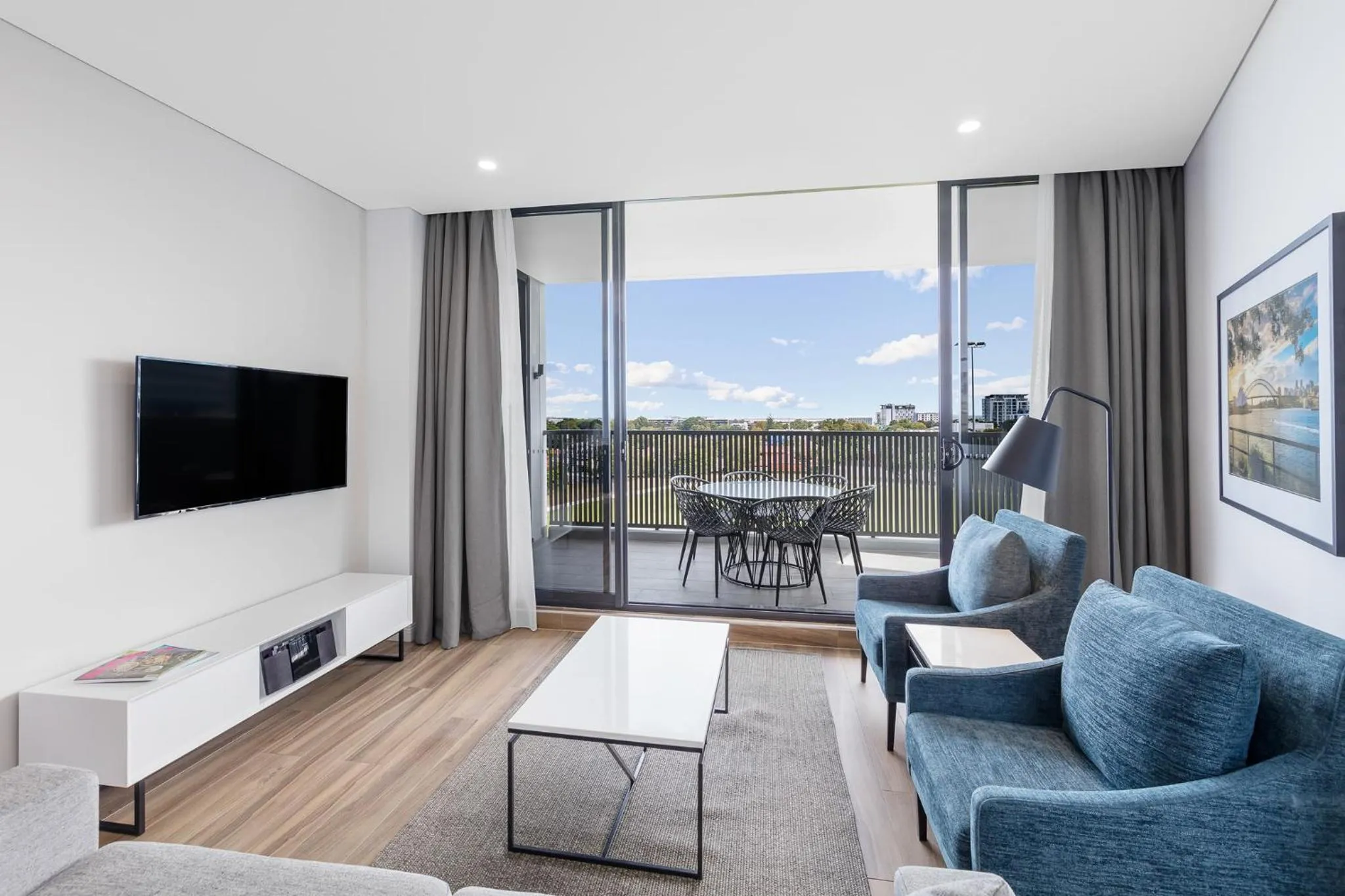 TV and multimedia in Meriton Suites Coward Street, Mascot