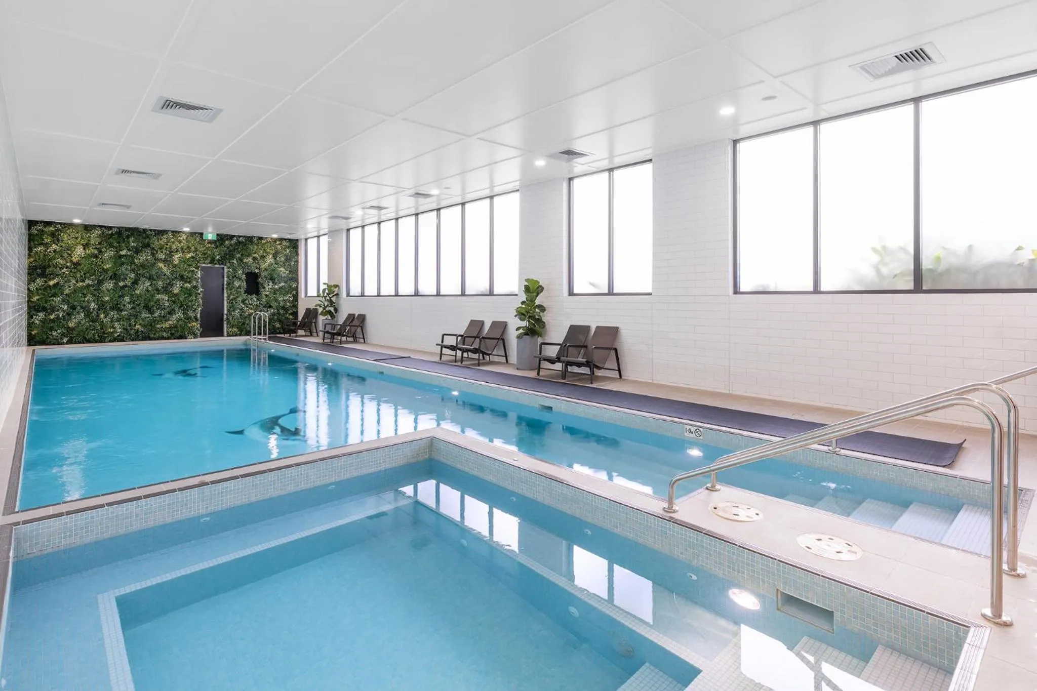 Hot Tub in Meriton Suites Coward Street, Mascot