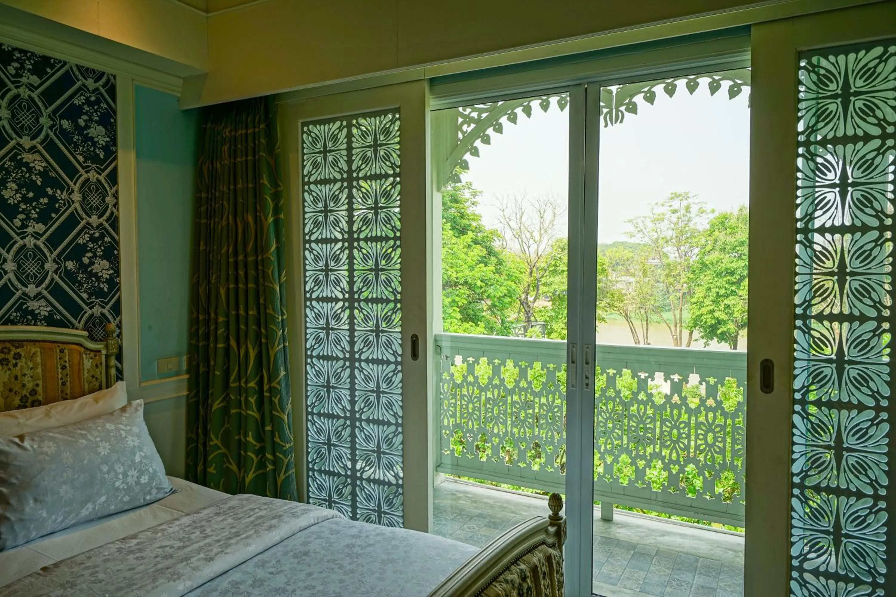 View (from property/room), Bed in At Pingnakorn Riverside