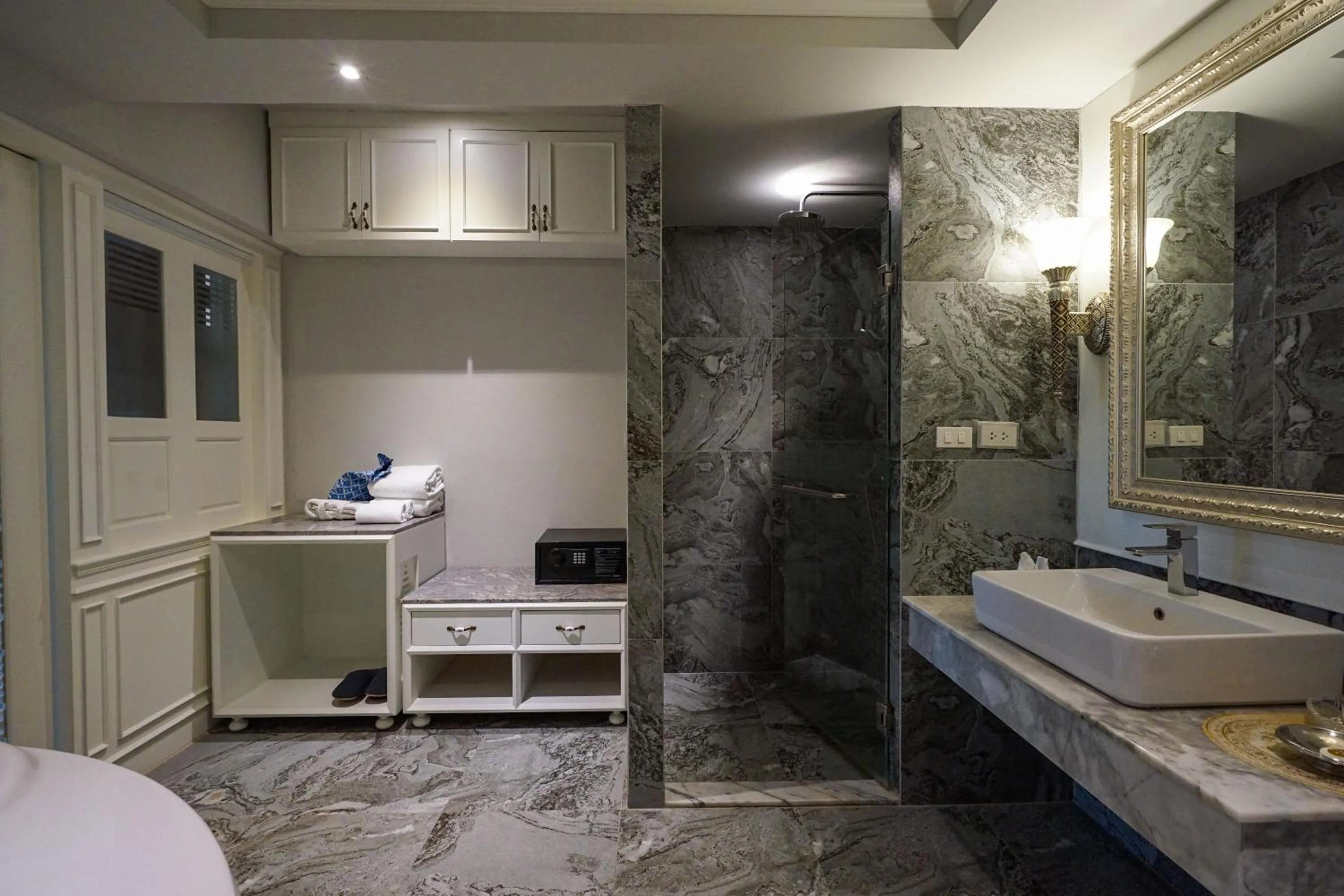 Bathroom in At Pingnakorn Riverside