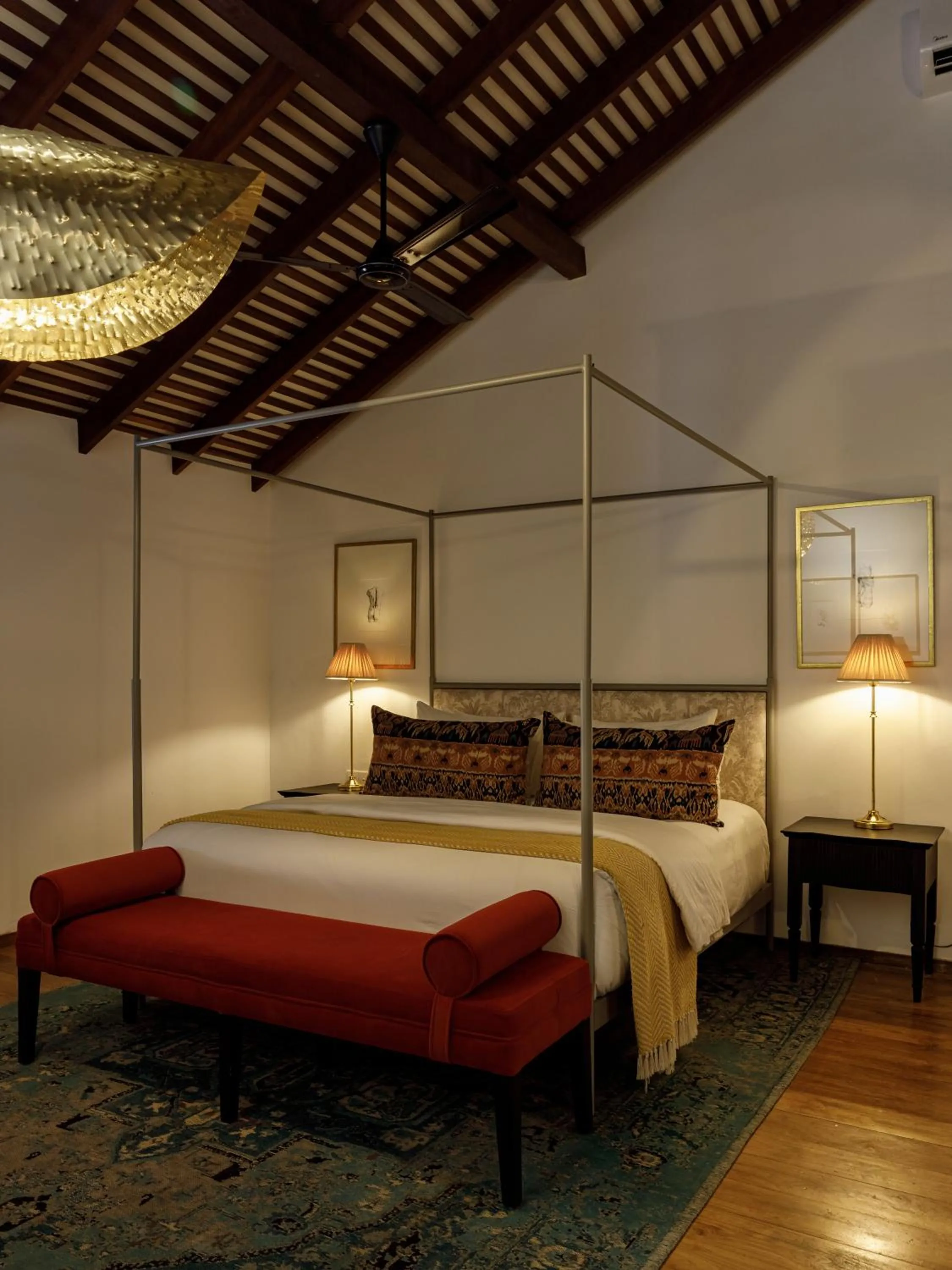 Bed in The Bungalow Galle Fort - Hotel - Restaurant - Cocktail bar
