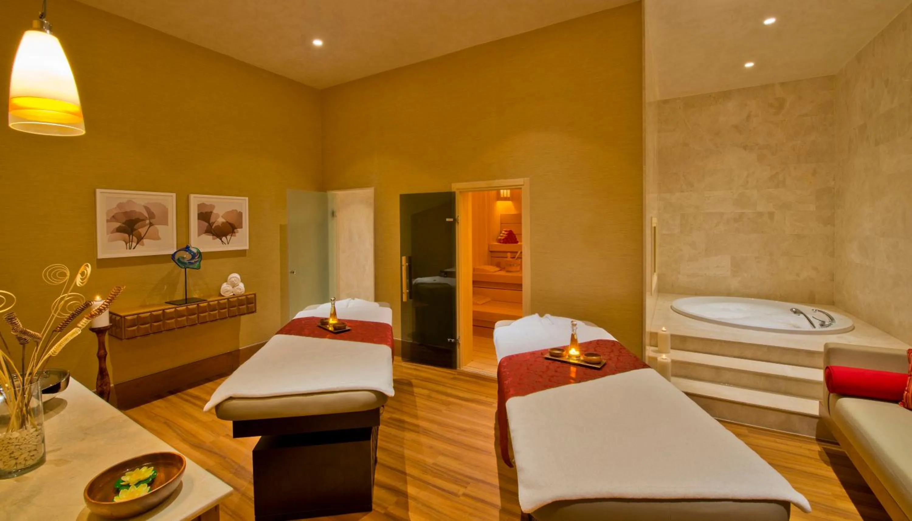 Massage, Bed in Titanic Deluxe Lara