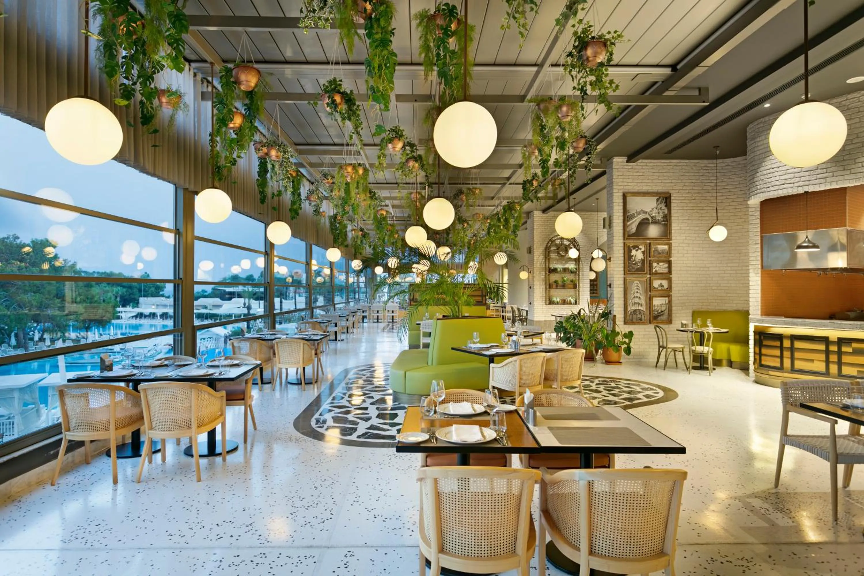 Restaurant/places to eat in Titanic Deluxe Lara