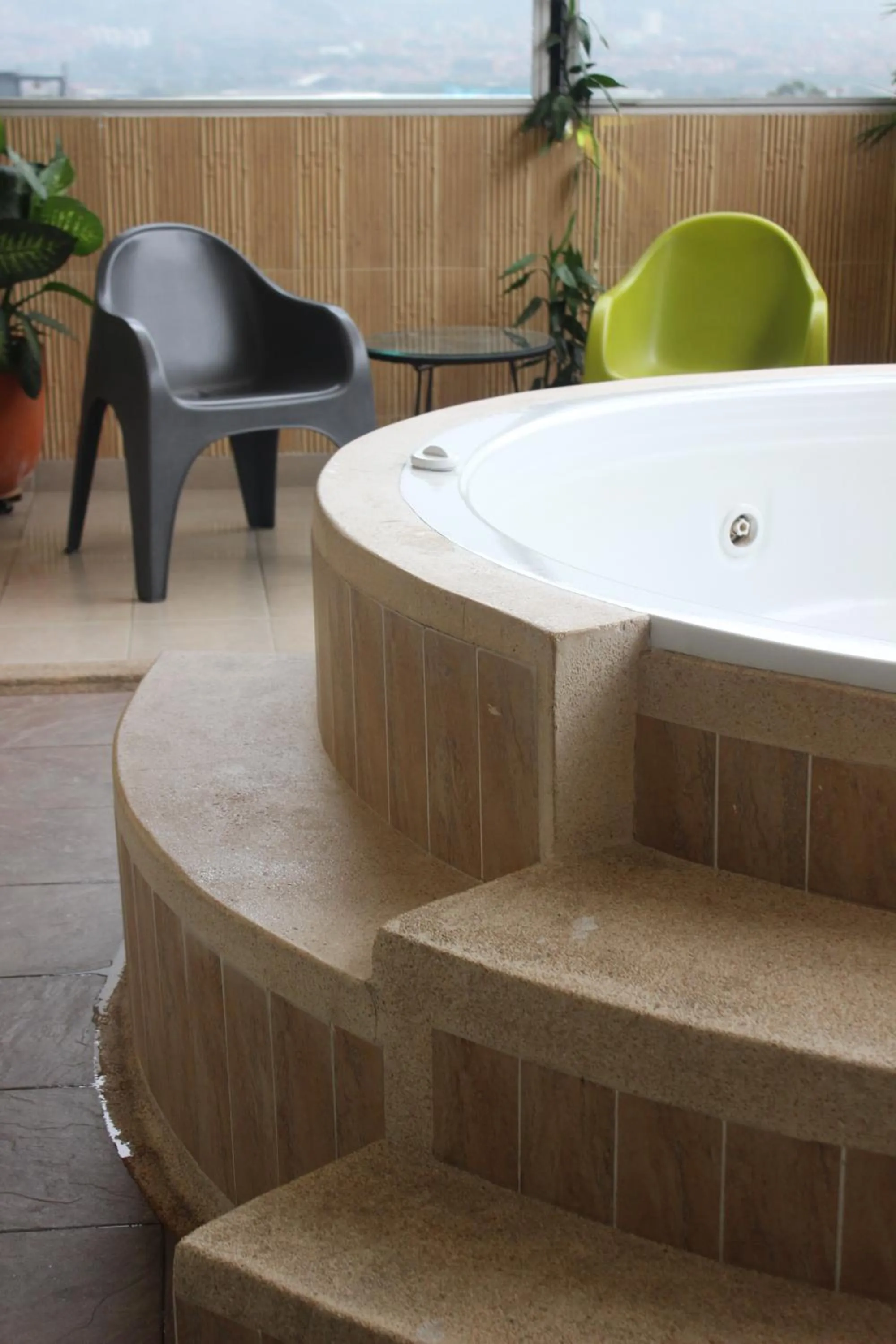 Hot Tub in Hotel Florencia Plaza