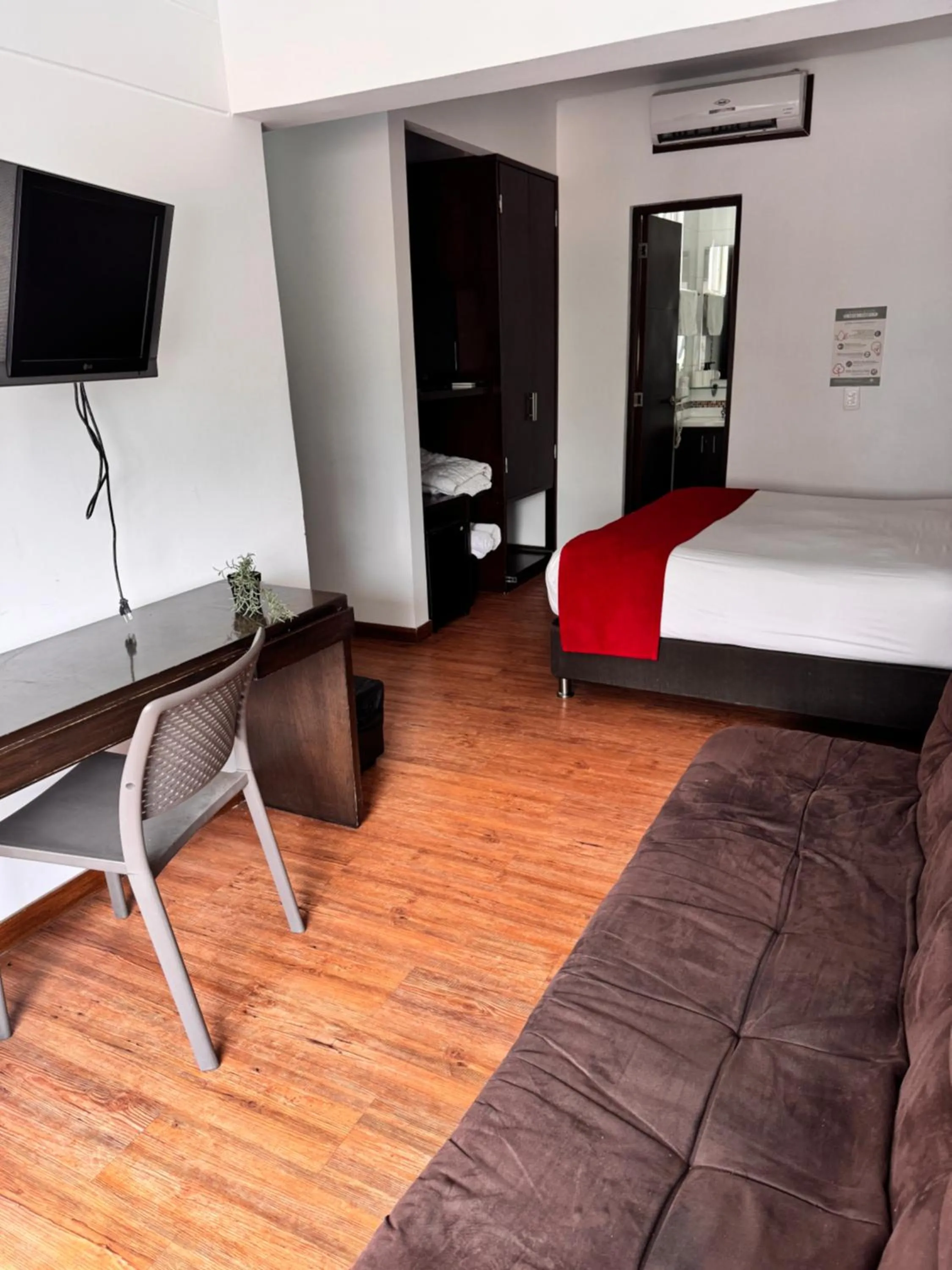 TV and multimedia, Bed in Hotel Florencia Plaza