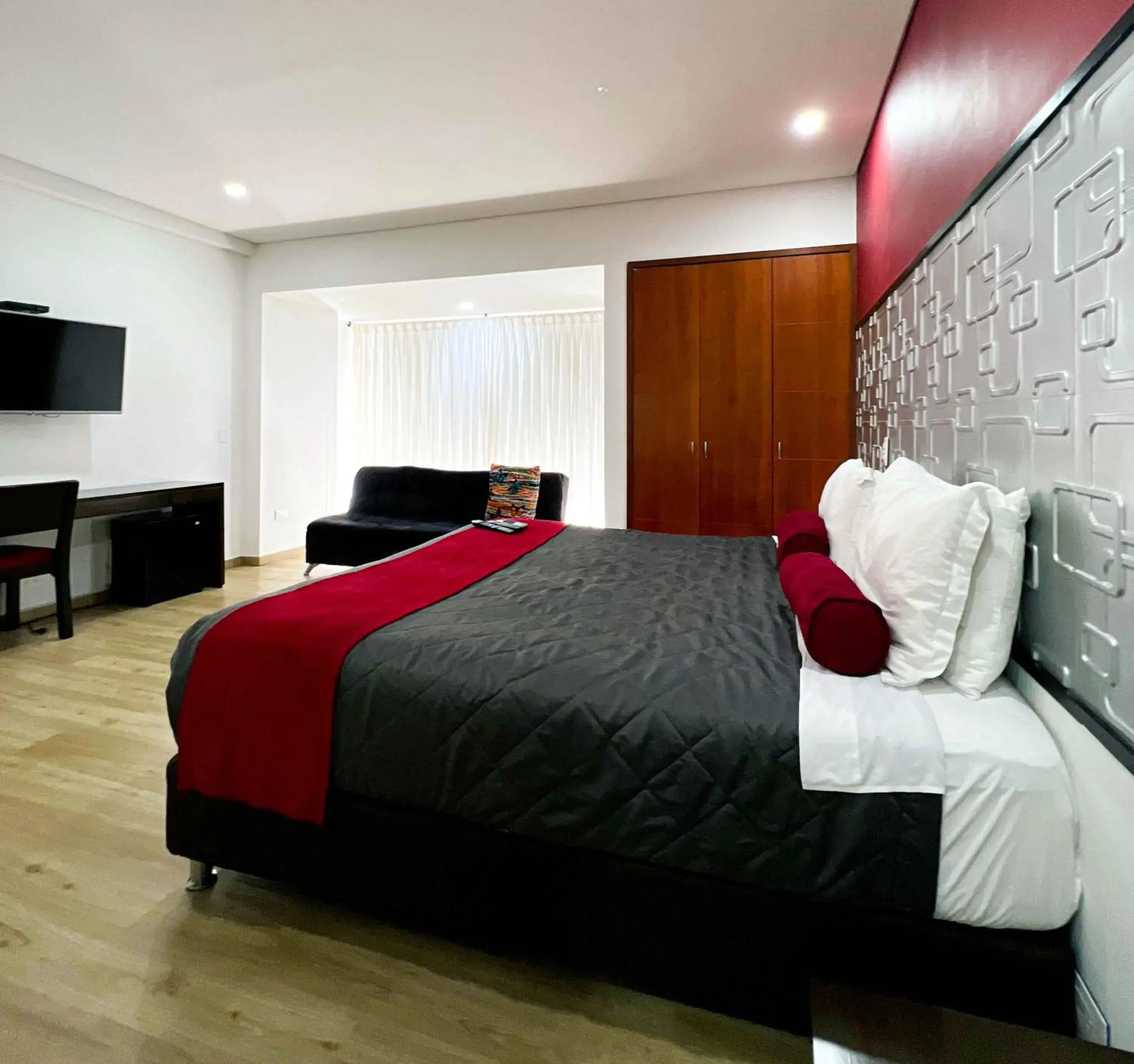 Large Double Room - single occupancy in Hotel Florencia Plaza Large Double Room - single occupancy in Hotel Florencia Plaza