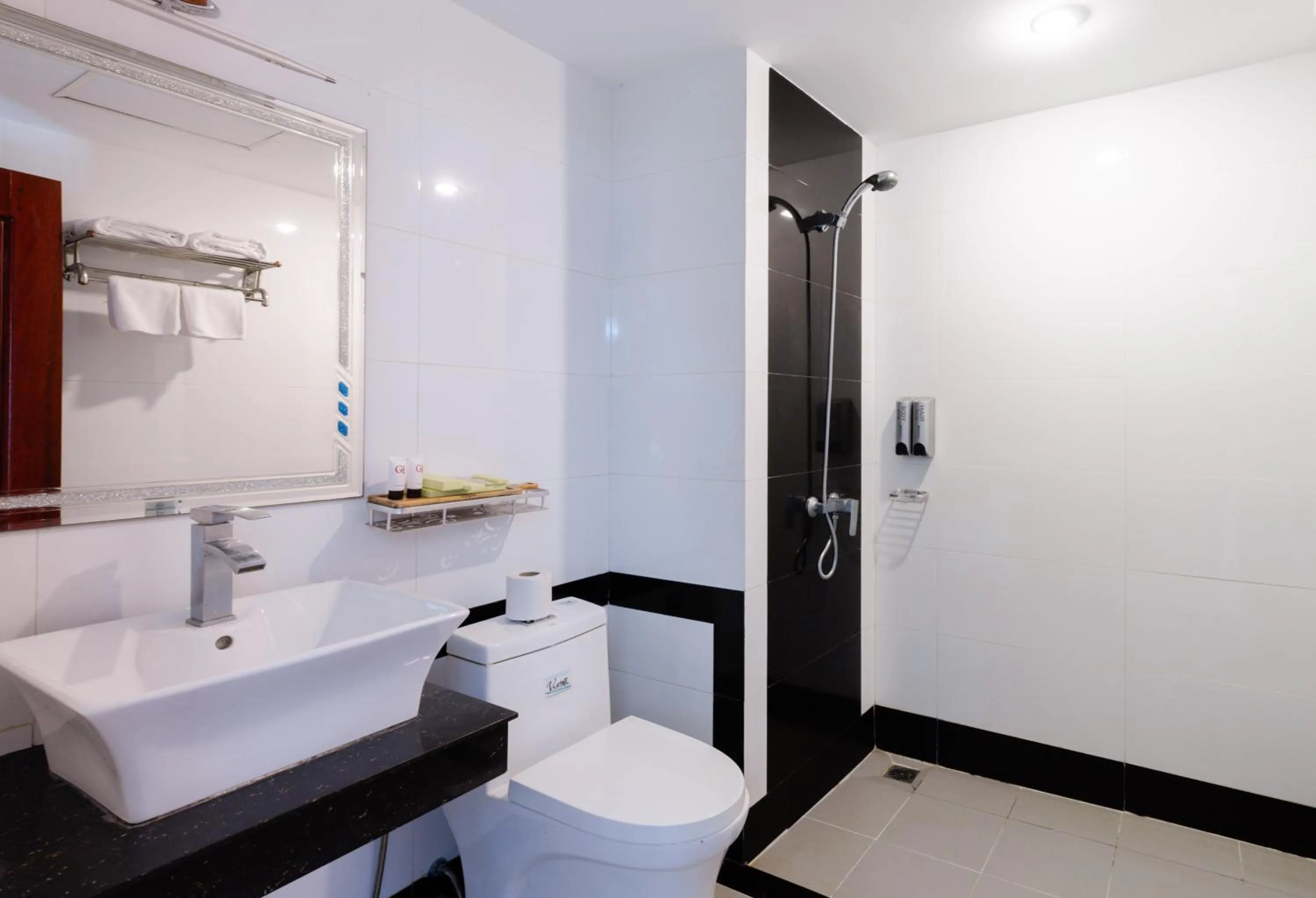 Bathroom in Ratana Angkor Hotel