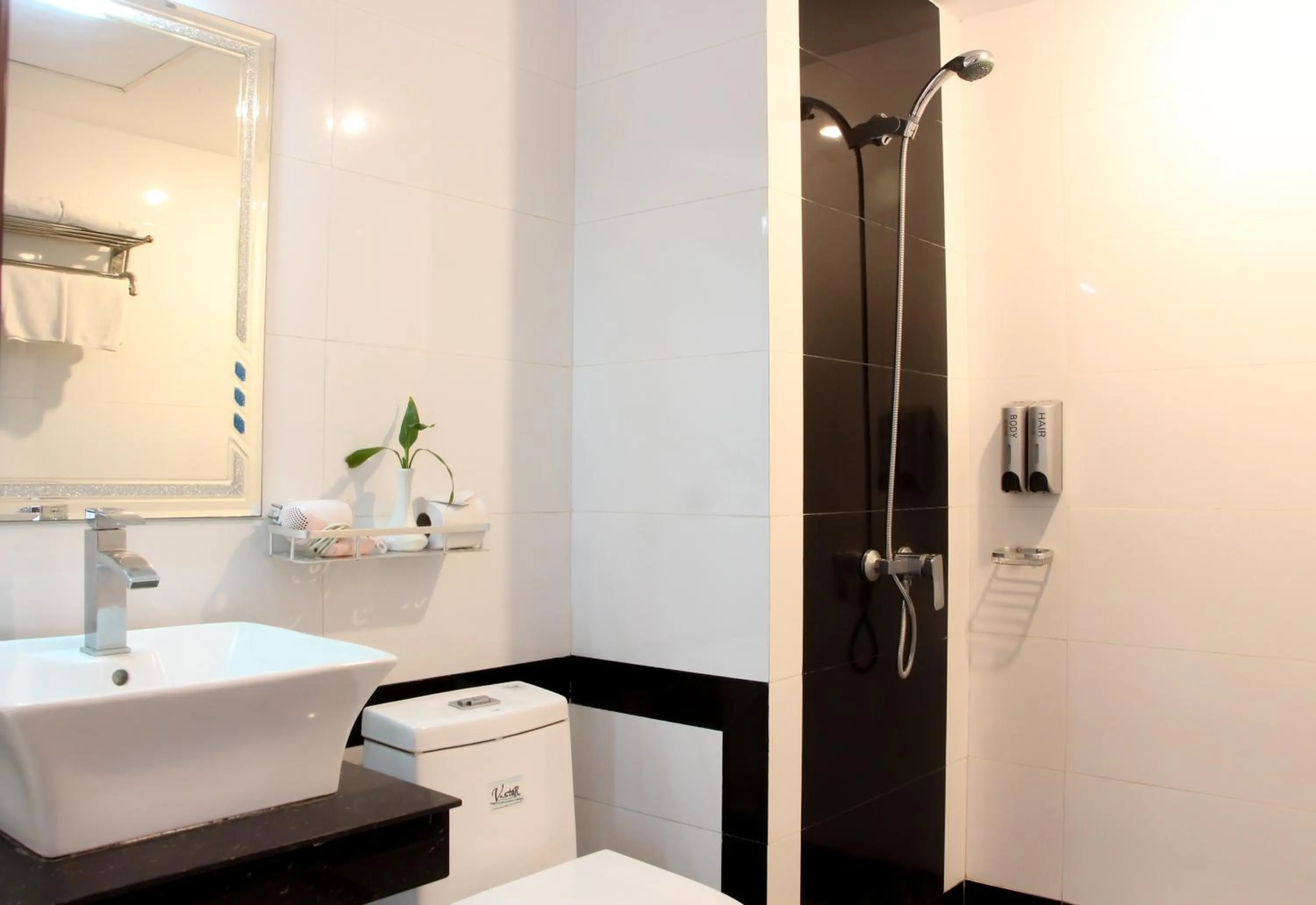 Bathroom in Ratana Angkor Hotel