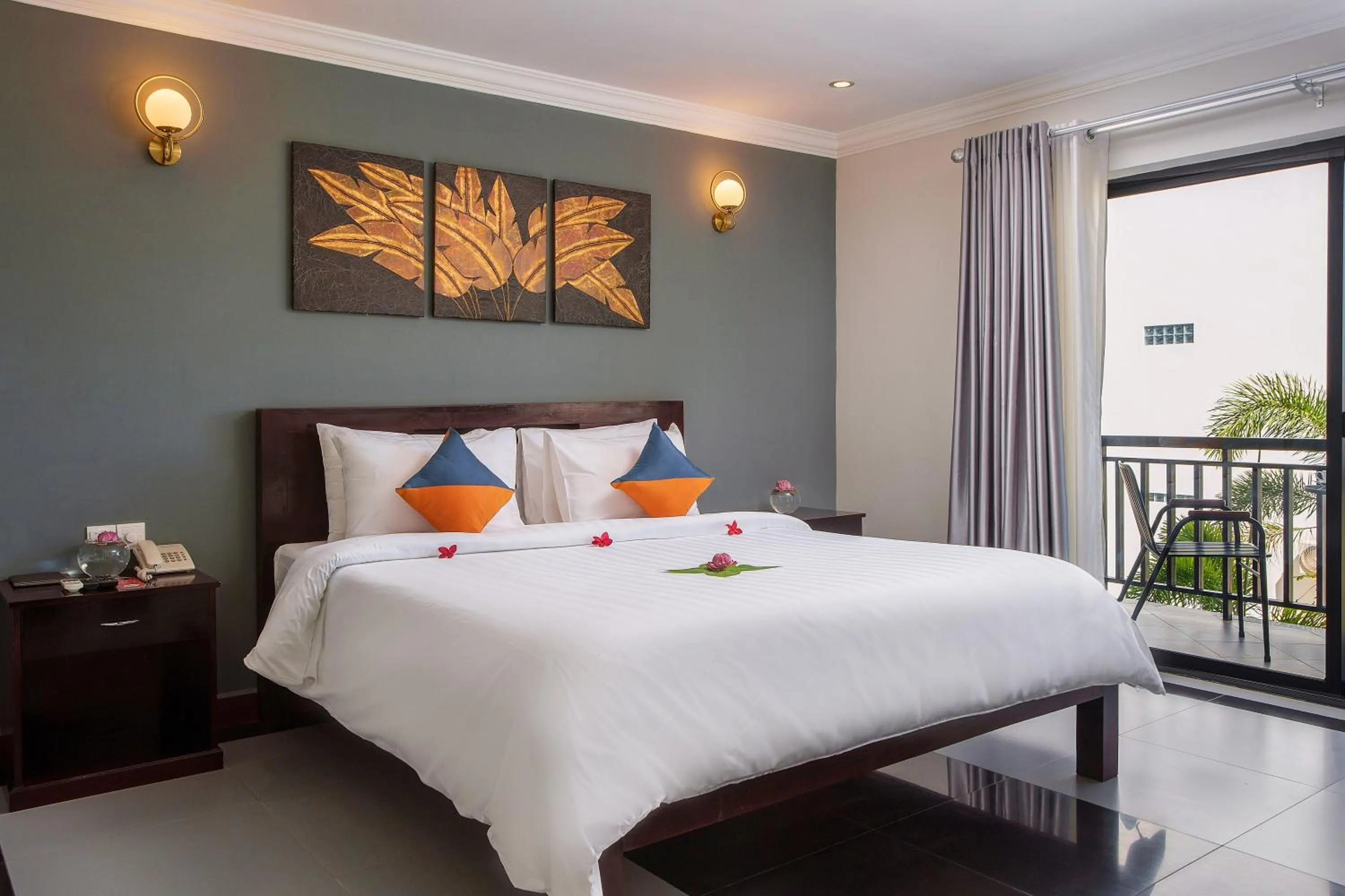 Bed in Ratana Angkor Hotel