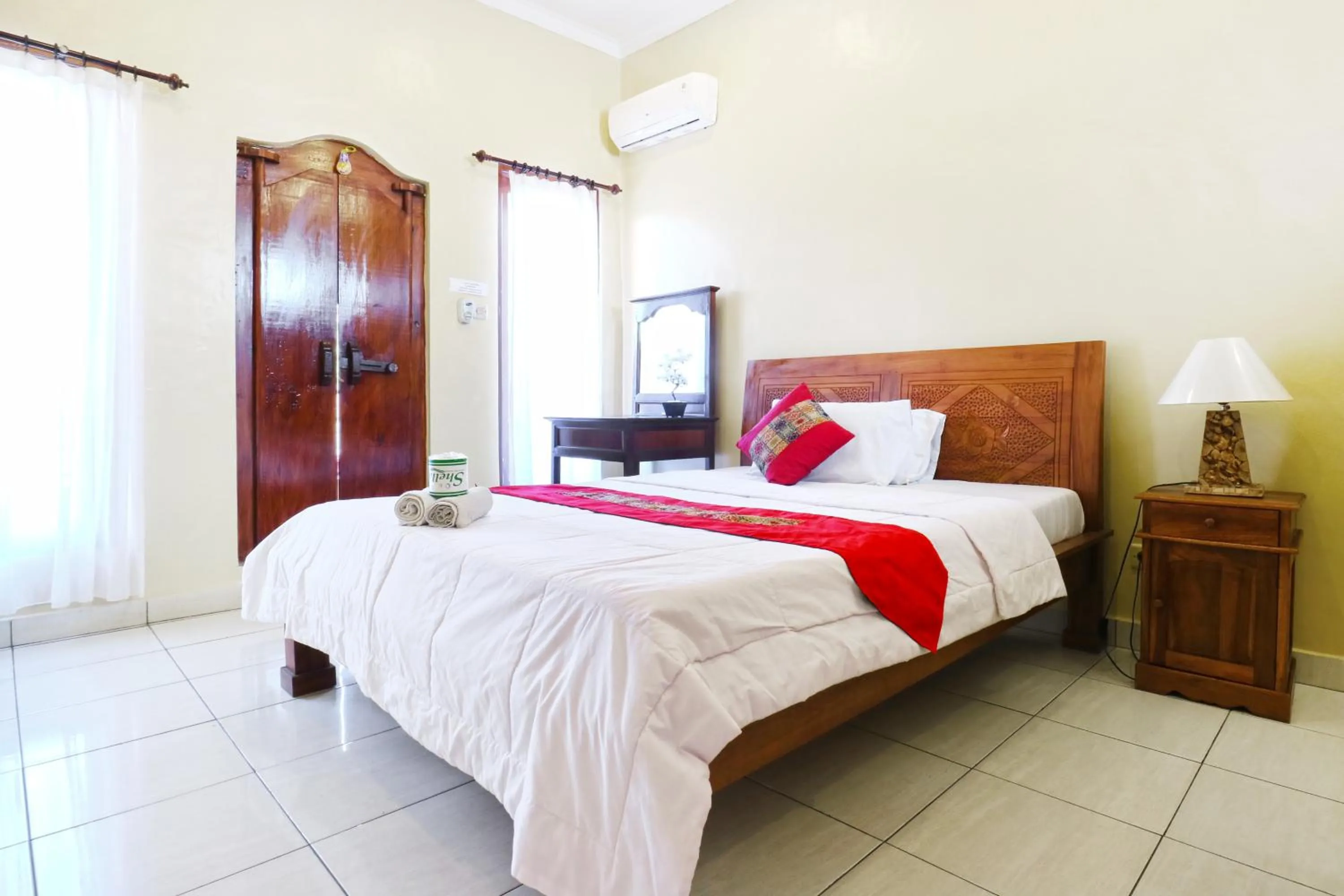 Bed in Jungut Guest House Ubud
