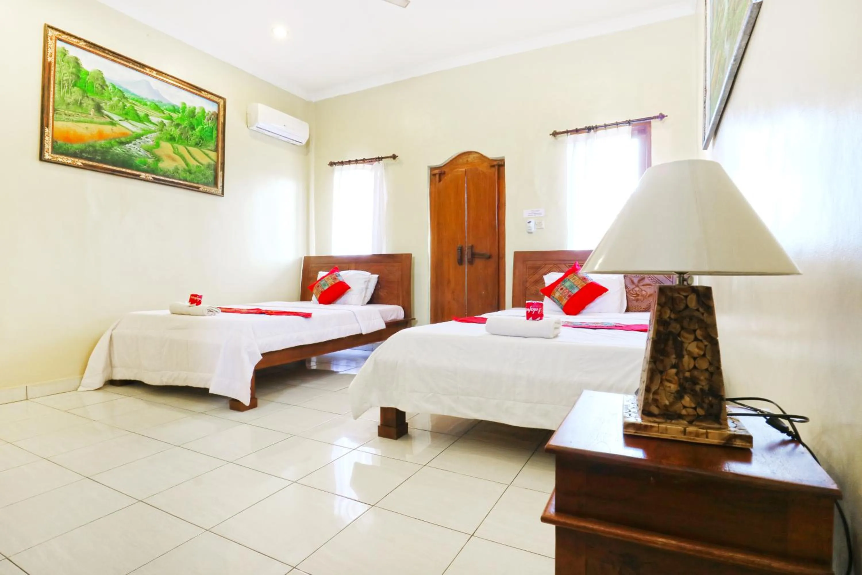 Bed in Jungut Guest House Ubud