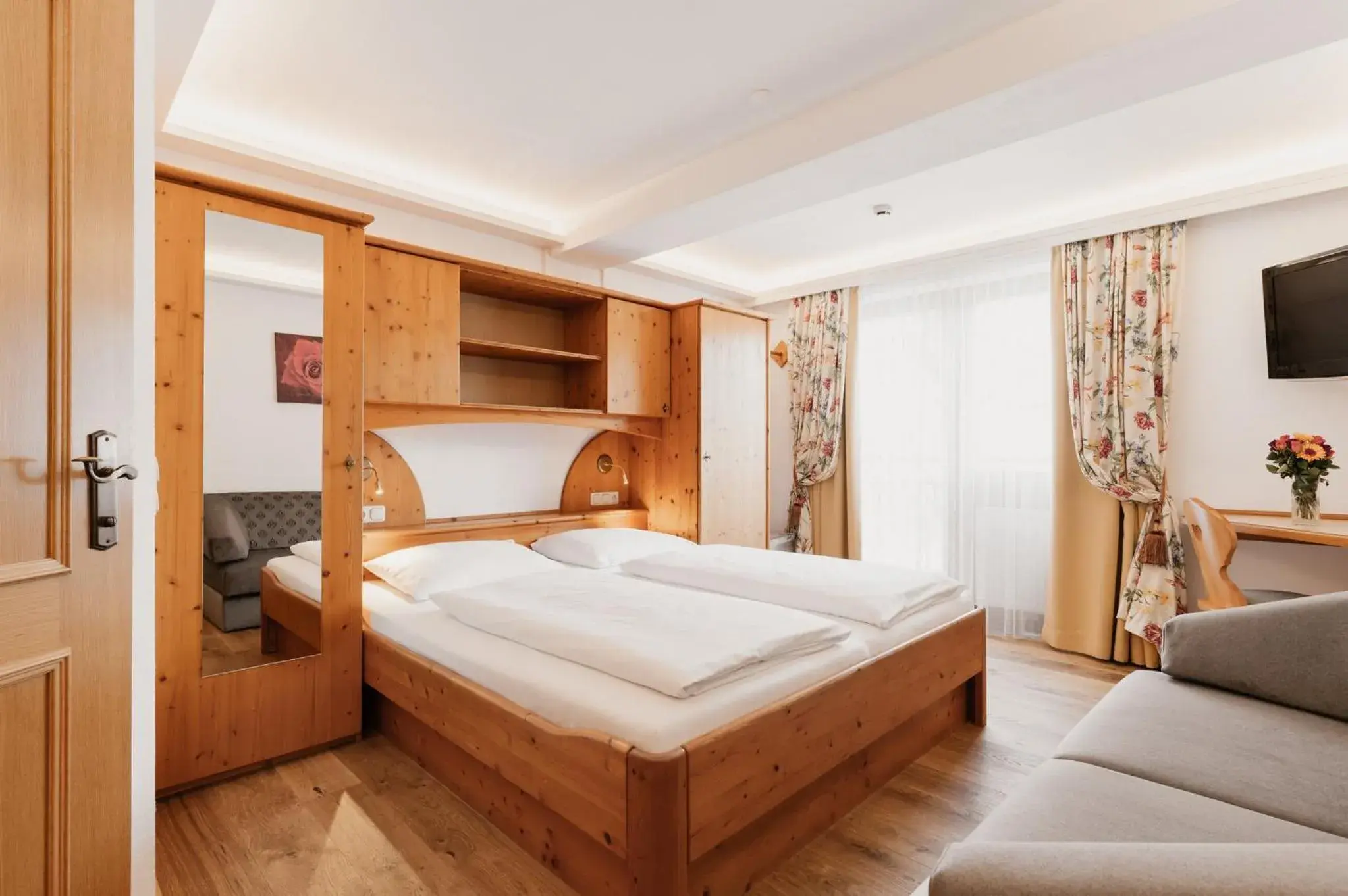 Double Room without Balcony in Hotel Gratz Großarl Double Room without Balcony in Hotel Gratz Großarl