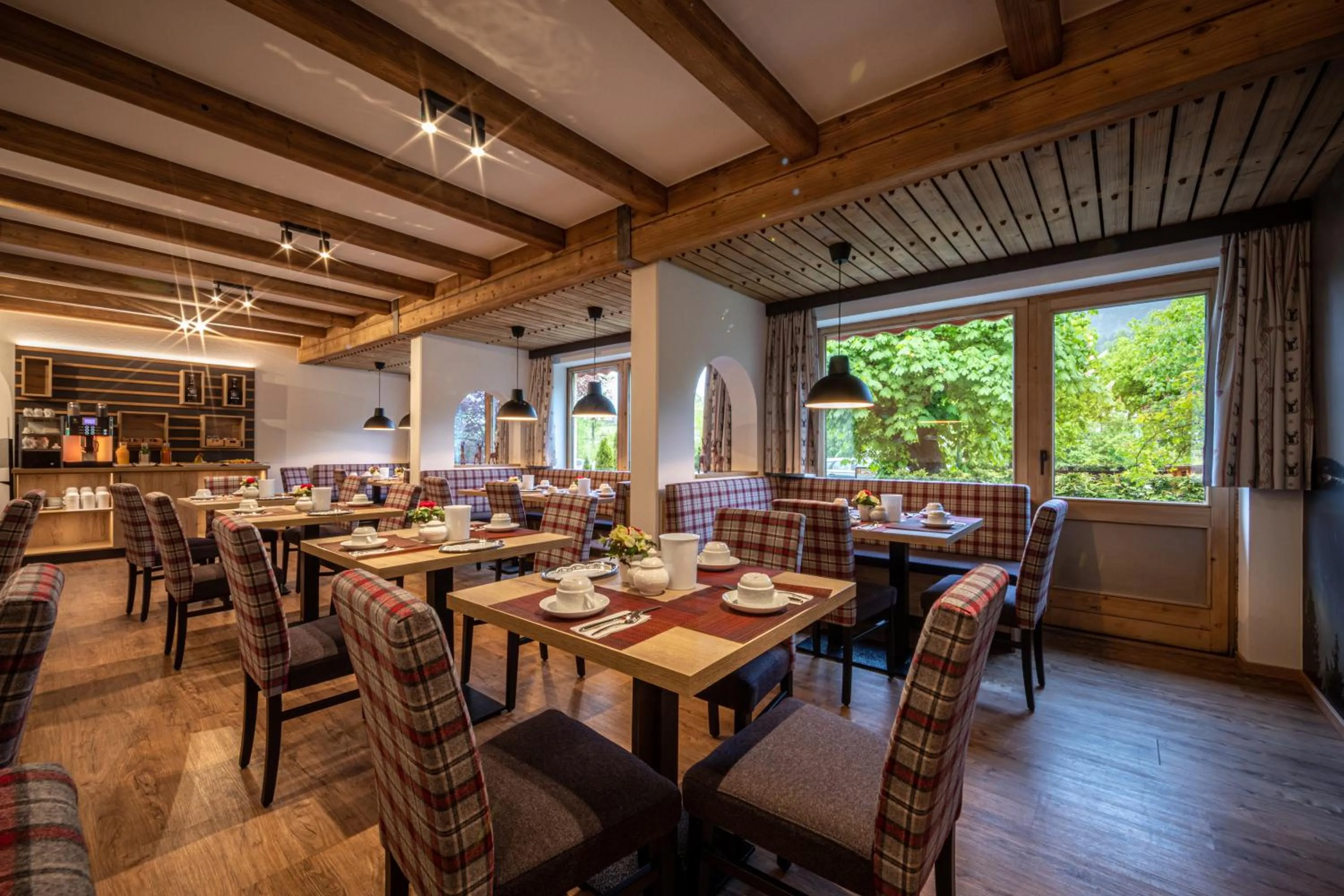 Restaurant/places to eat in Alpenhotel Brennerbascht