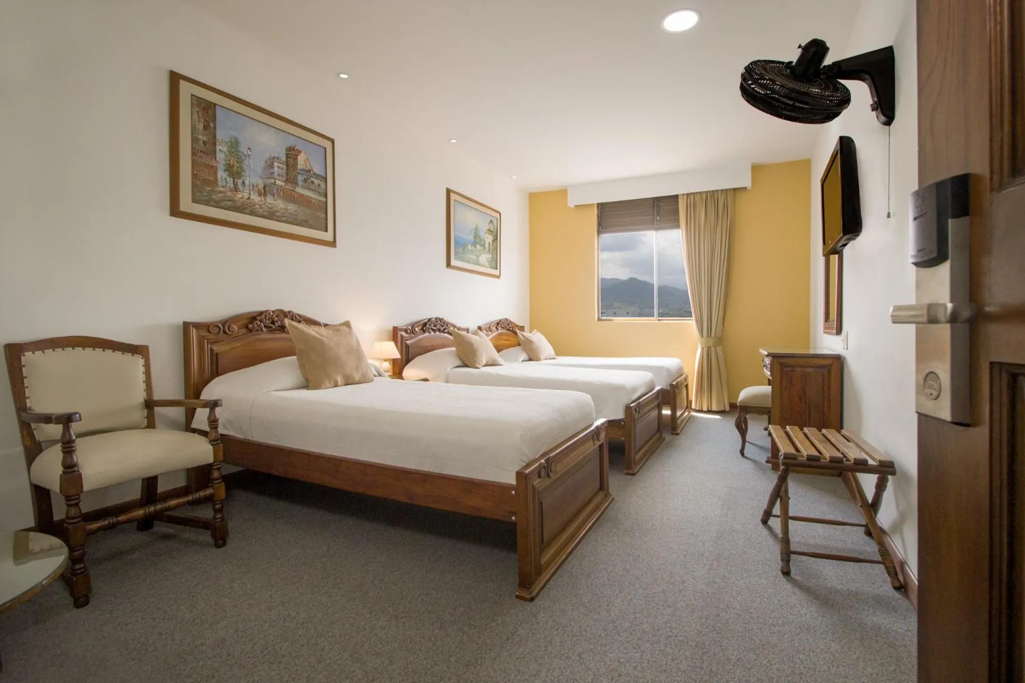 Photo of the whole room, Bed in El Gran Hotel de Pereira