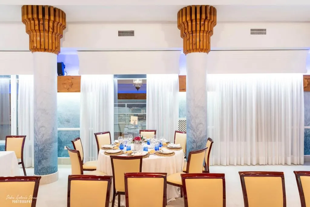 Restaurant/places to eat in Hotel Torres I