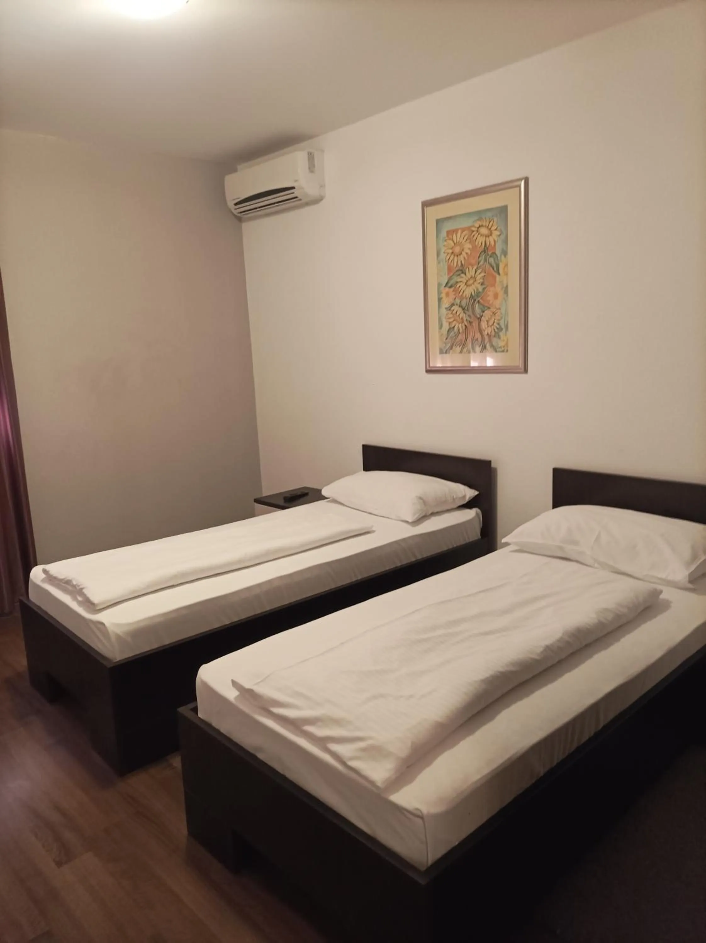 Property building, Bed in Hotel Storia