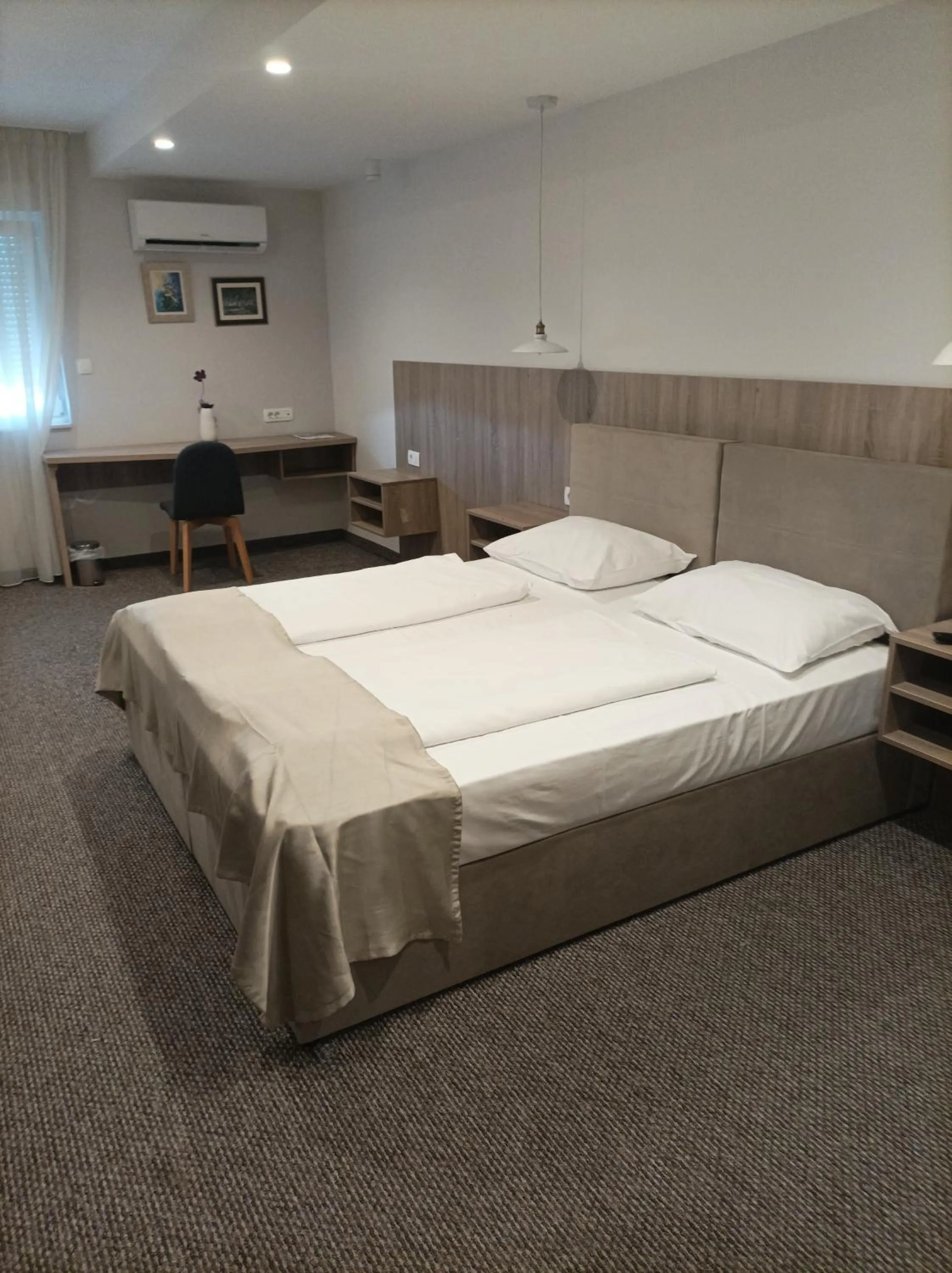Property building, Bed in Hotel Storia