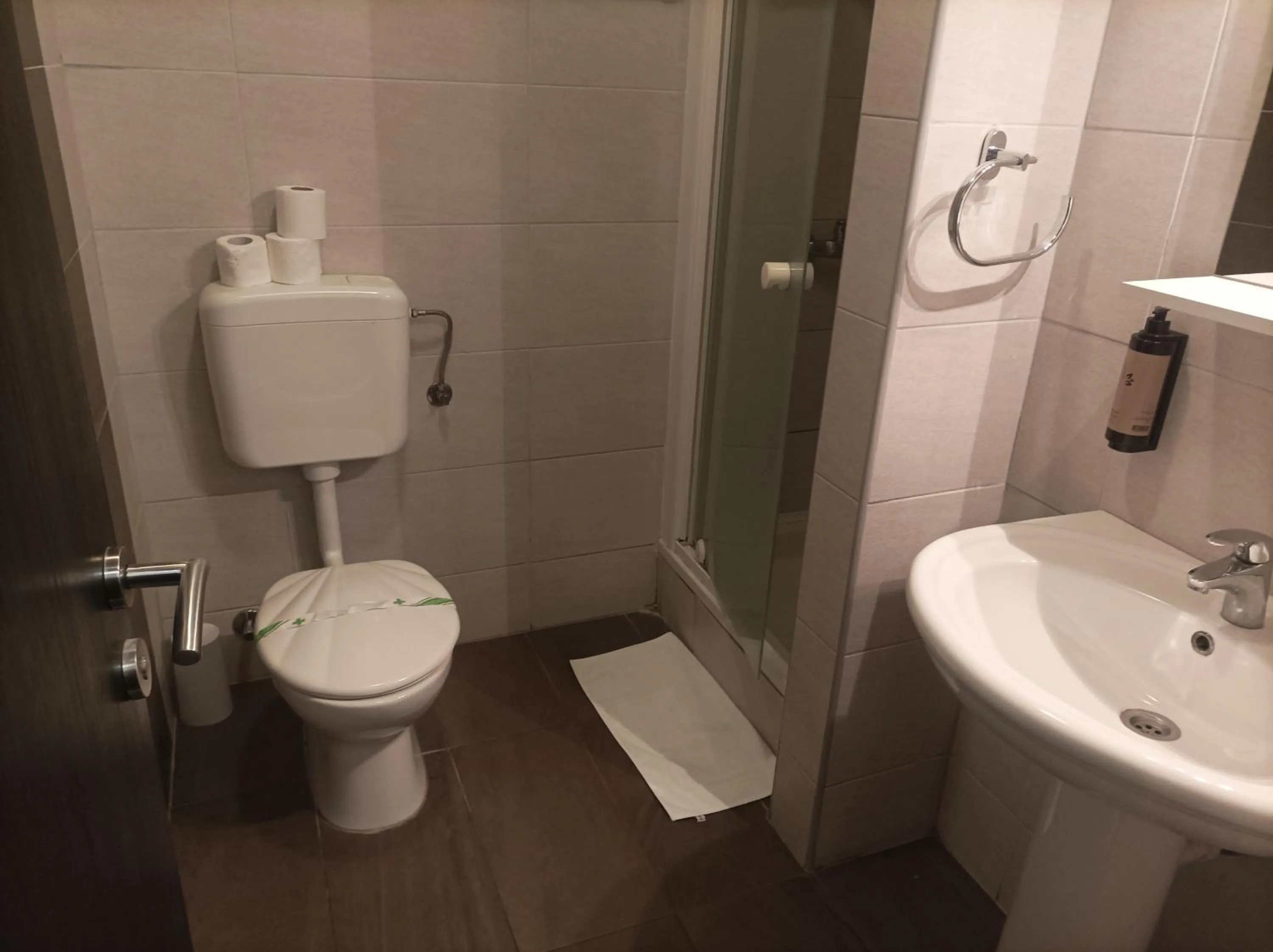 Shower in Hotel Storia