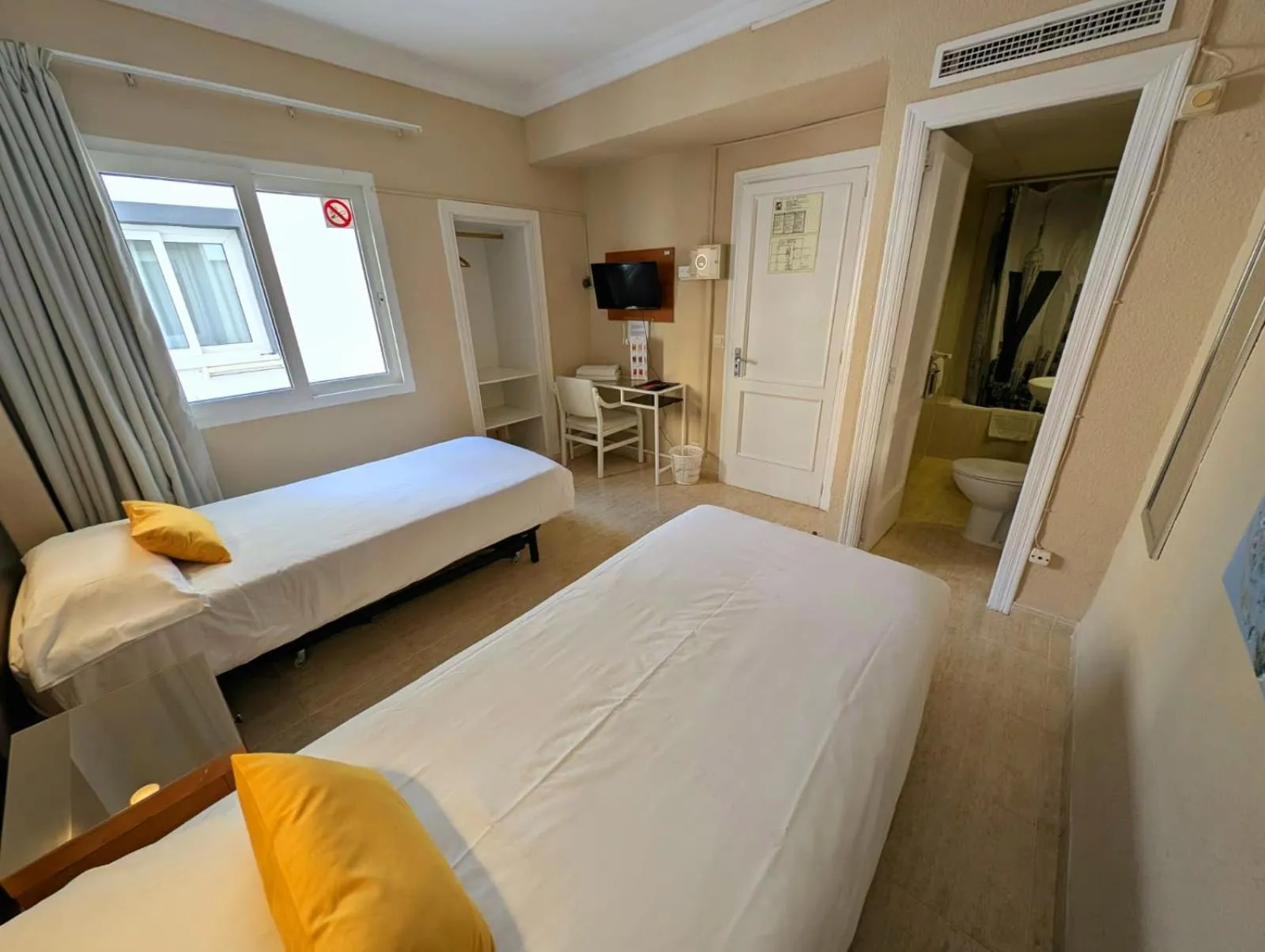 Bed in Hostal Mar del Plata