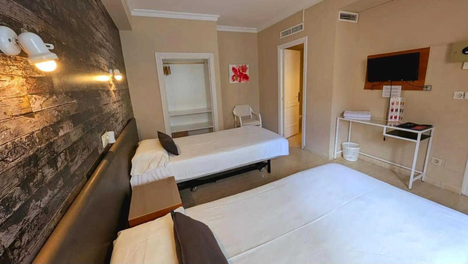 Bed in Hostal Mar del Plata