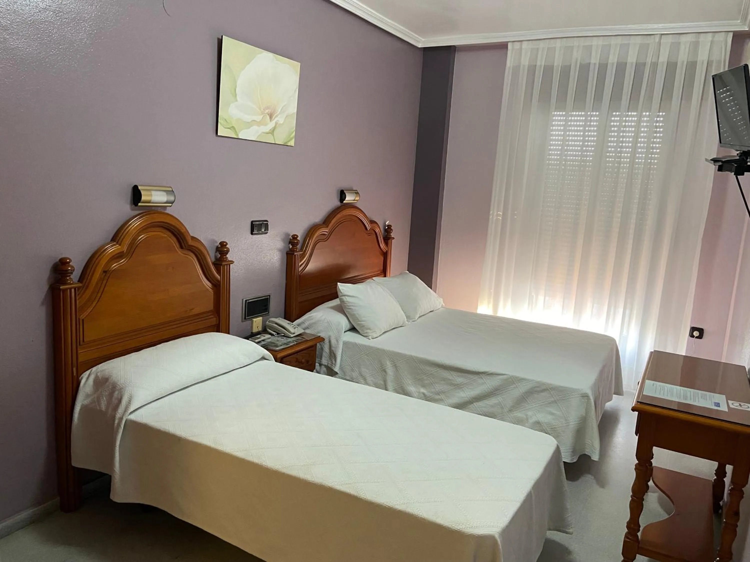 Bed in Hotel Lusitania, Centro Ciudad, Parking Privado