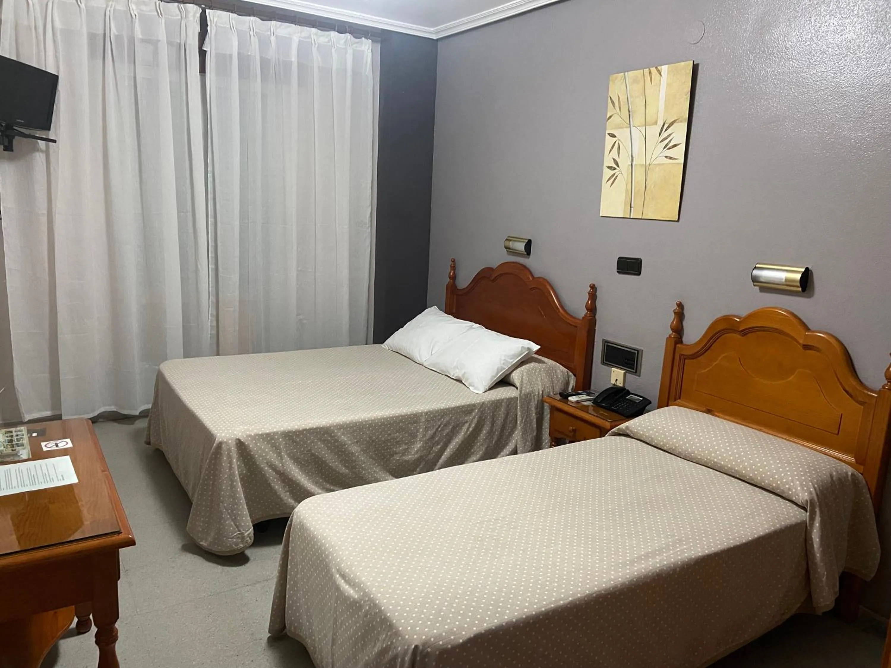 Bed in Hotel Lusitania, Centro Ciudad, Parking Privado