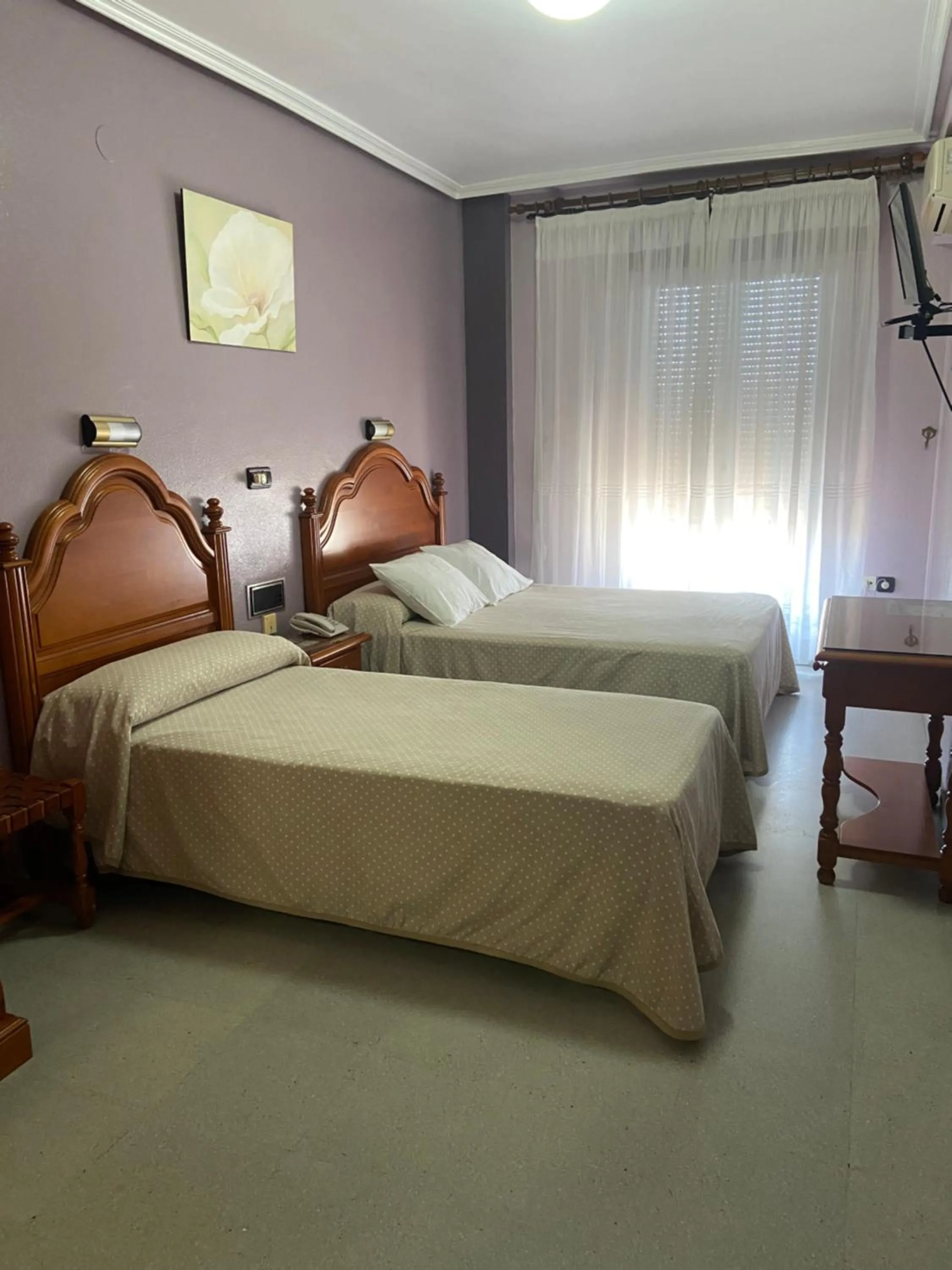 Bed in Hotel Lusitania, Centro Ciudad, Parking Privado