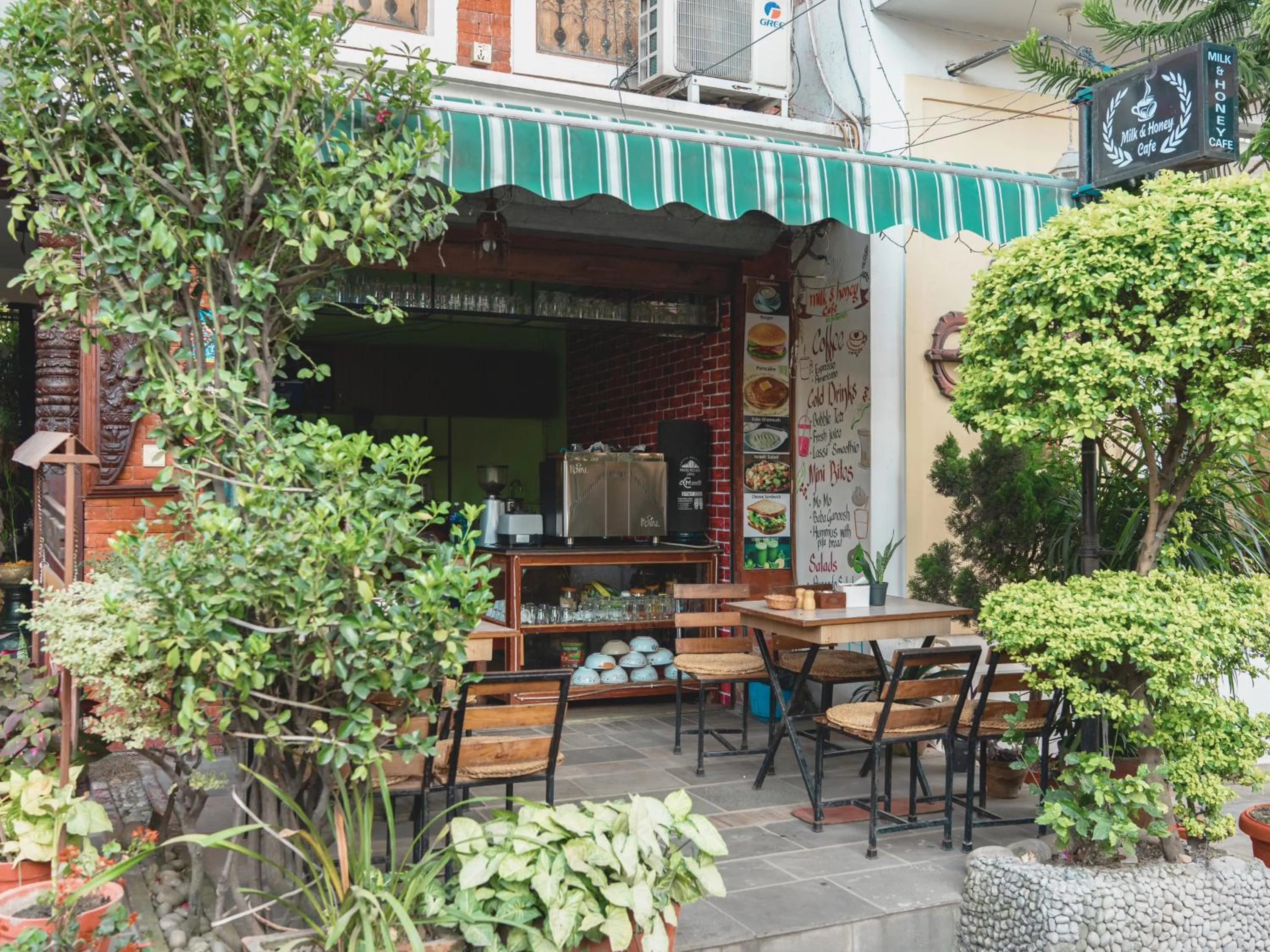 Restaurant/places to eat in Newa Home