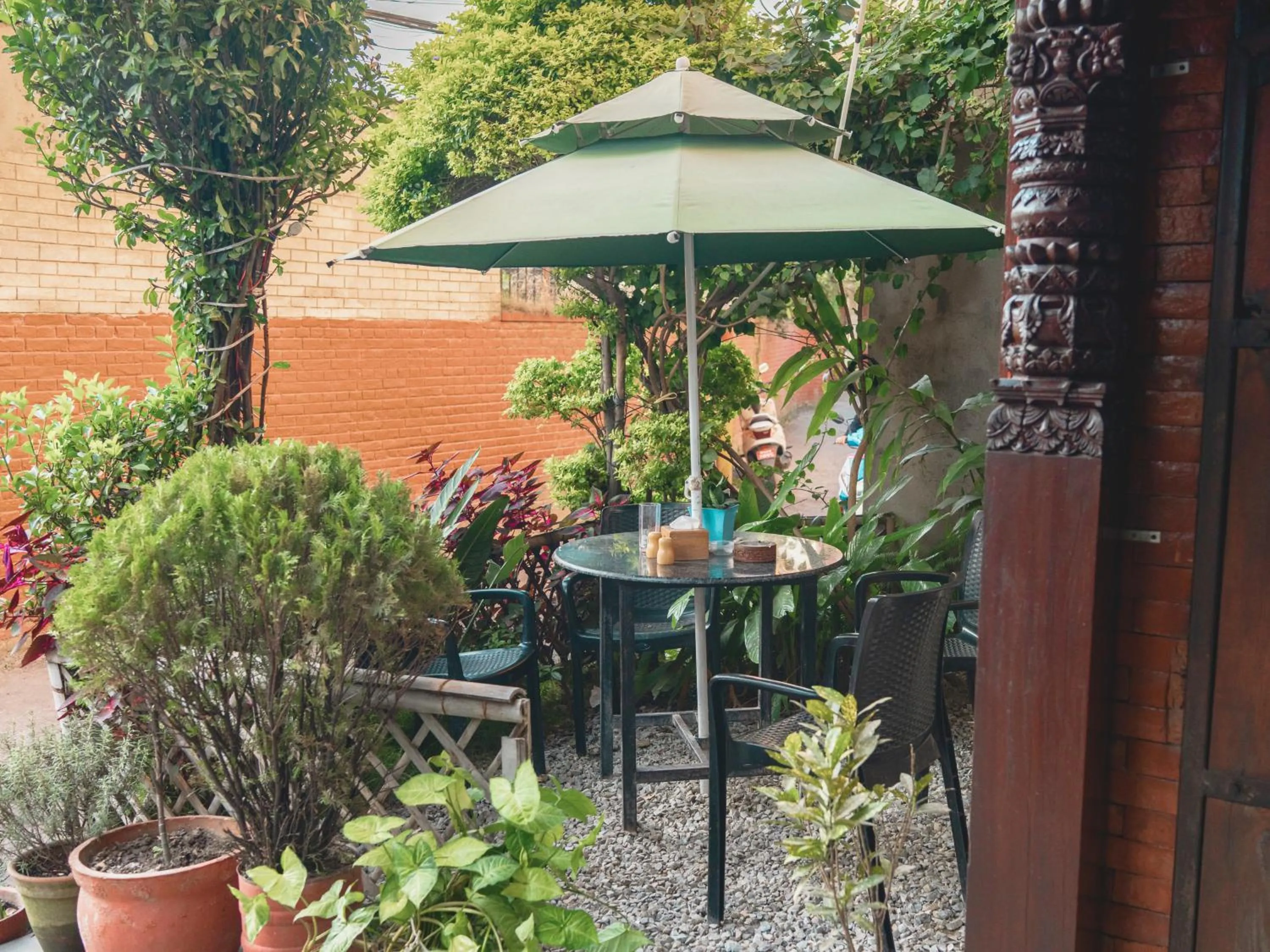 Restaurant/places to eat in Newa Home