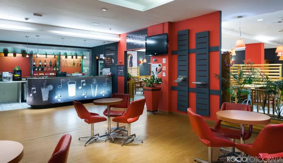 Lounge or bar in ibis Uberlandia