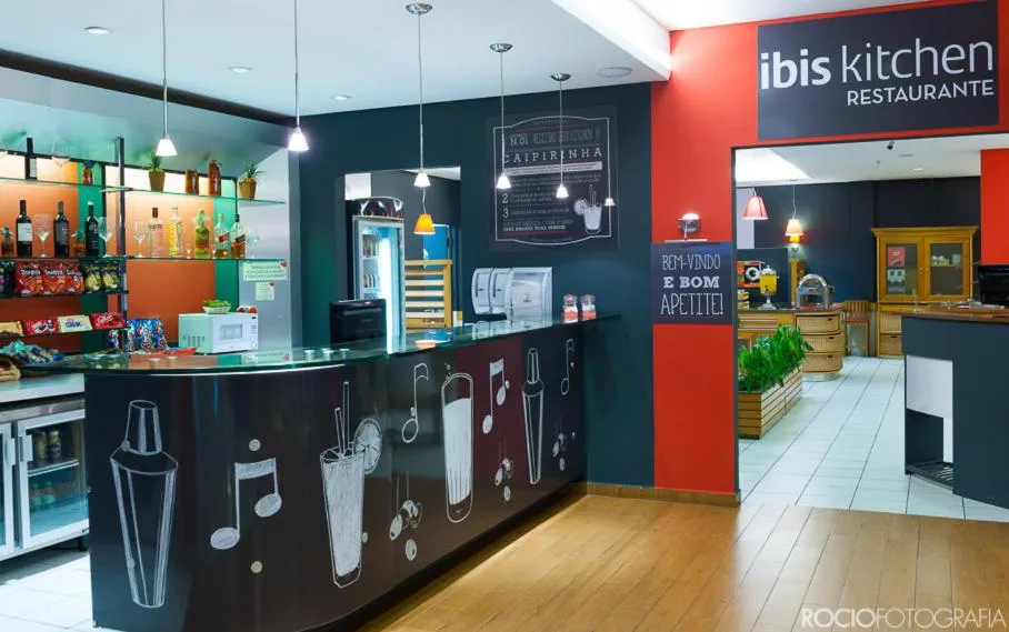 Lounge or bar in ibis Uberlandia