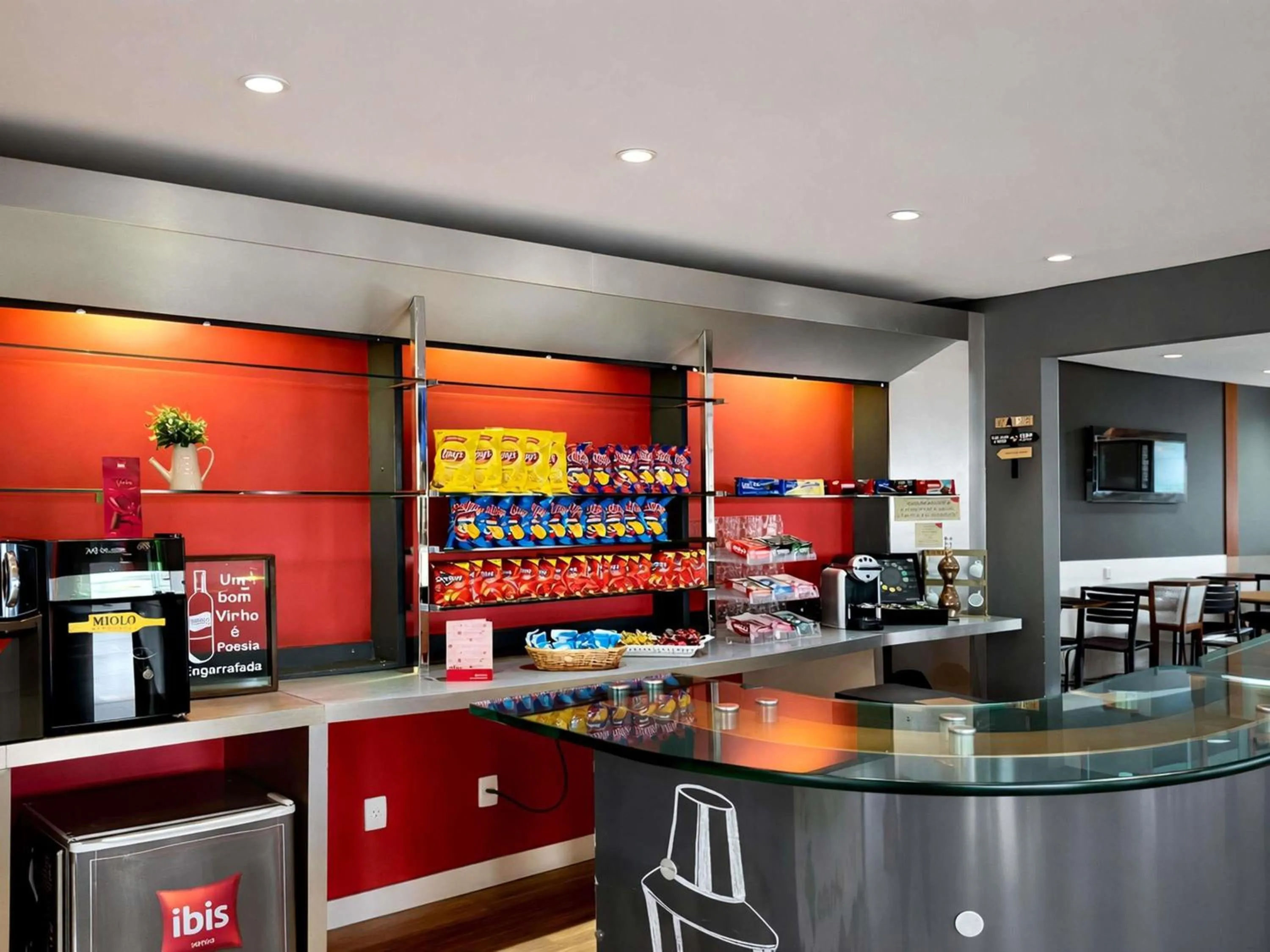 Lounge or bar in ibis Uberlandia