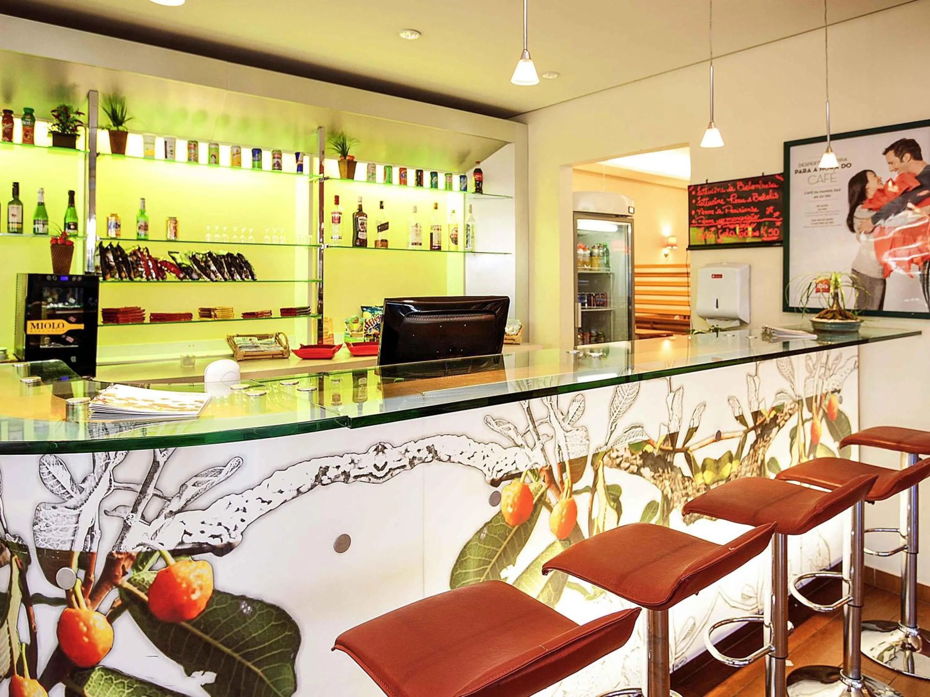 Lounge or bar in ibis Uberlandia