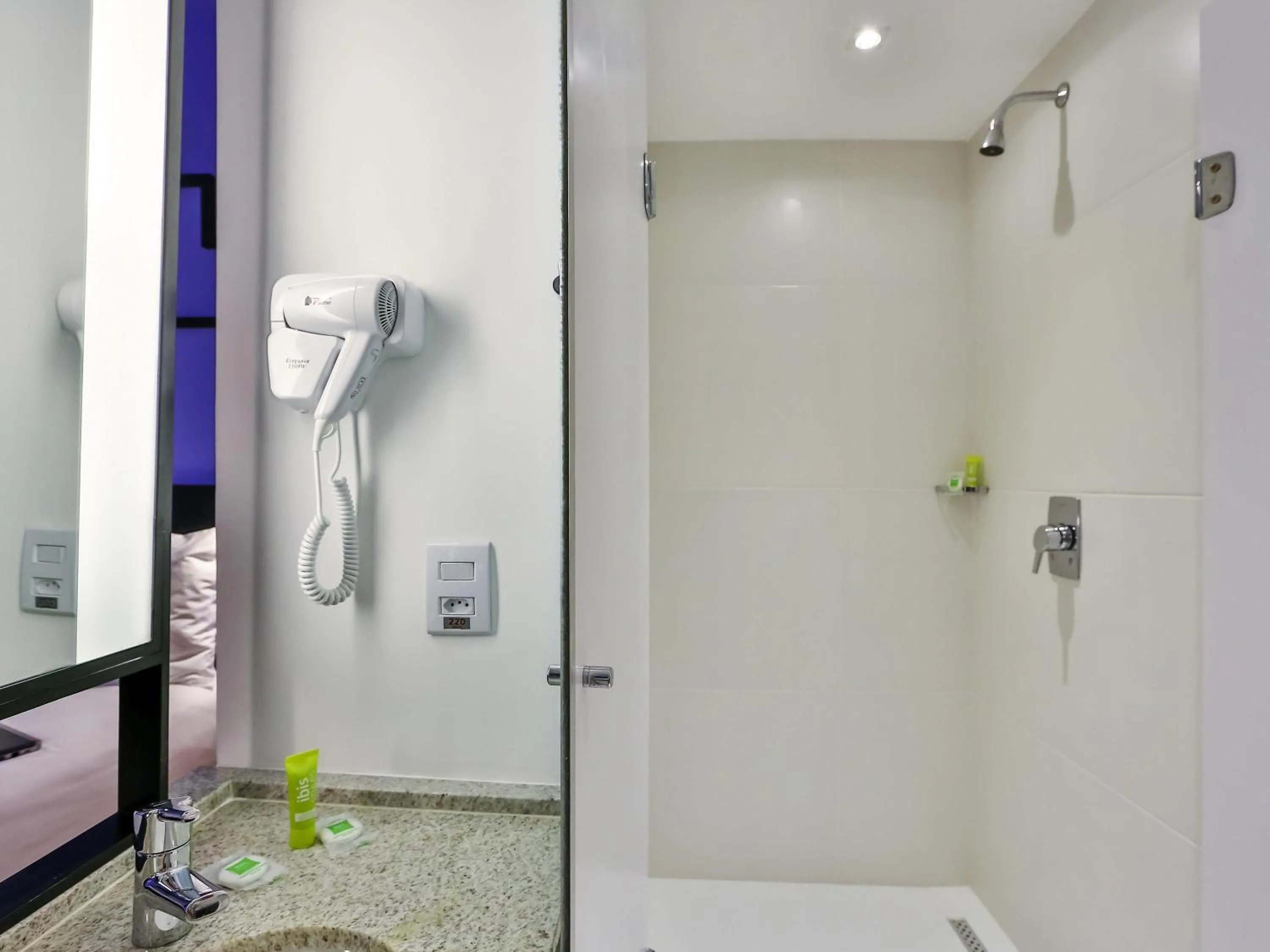 Bedroom in ibis Styles Goiania Marista