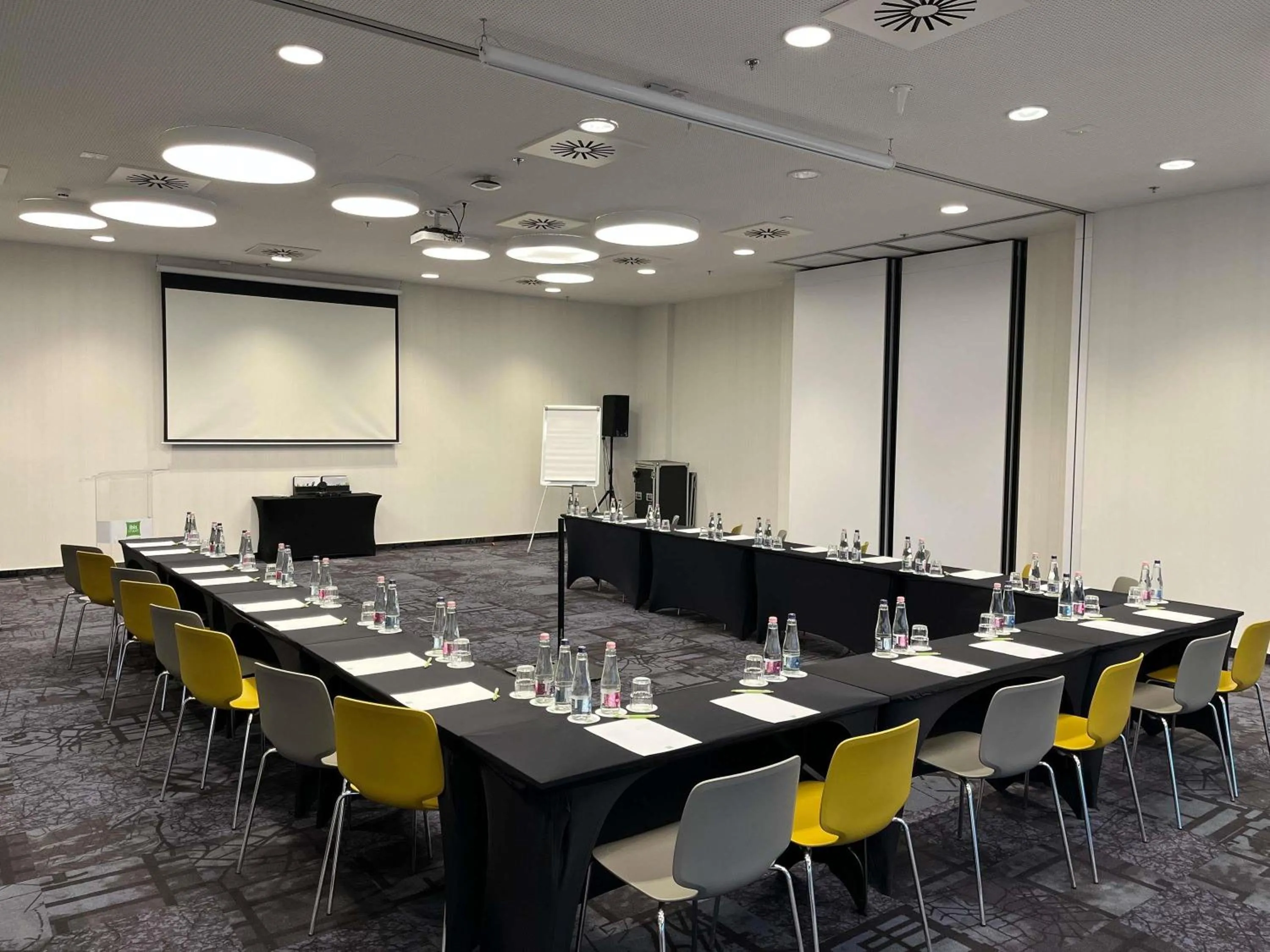 Meeting/conference room in ibis Styles Budapest Airport